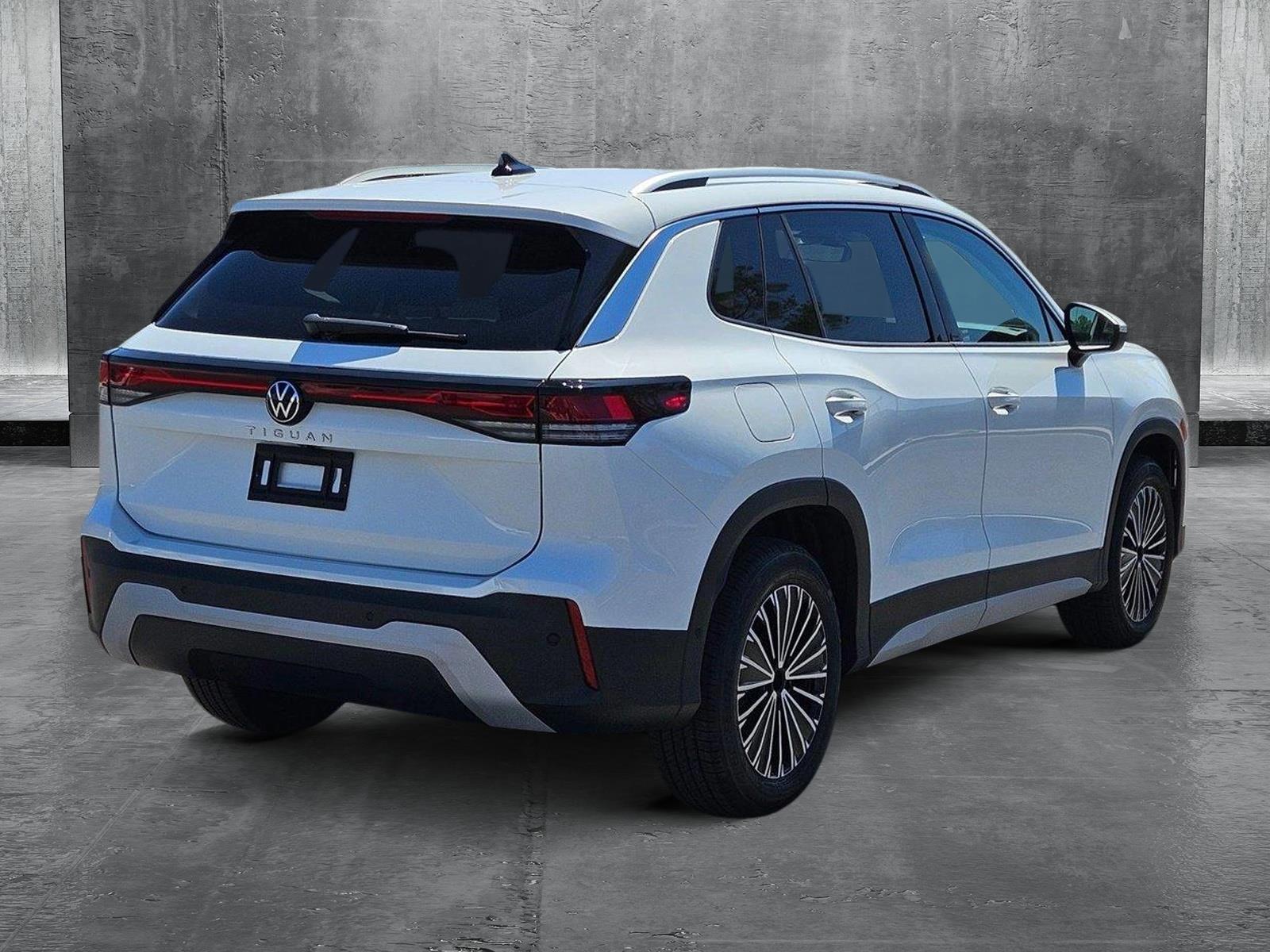 2025 Volkswagen Tiguan S photo 2
