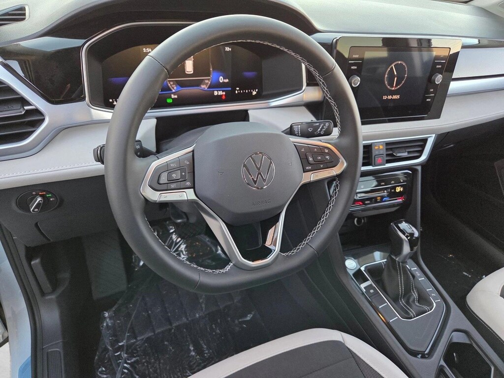 New 2026 Volkswagen Taos 1.5T SE SUV