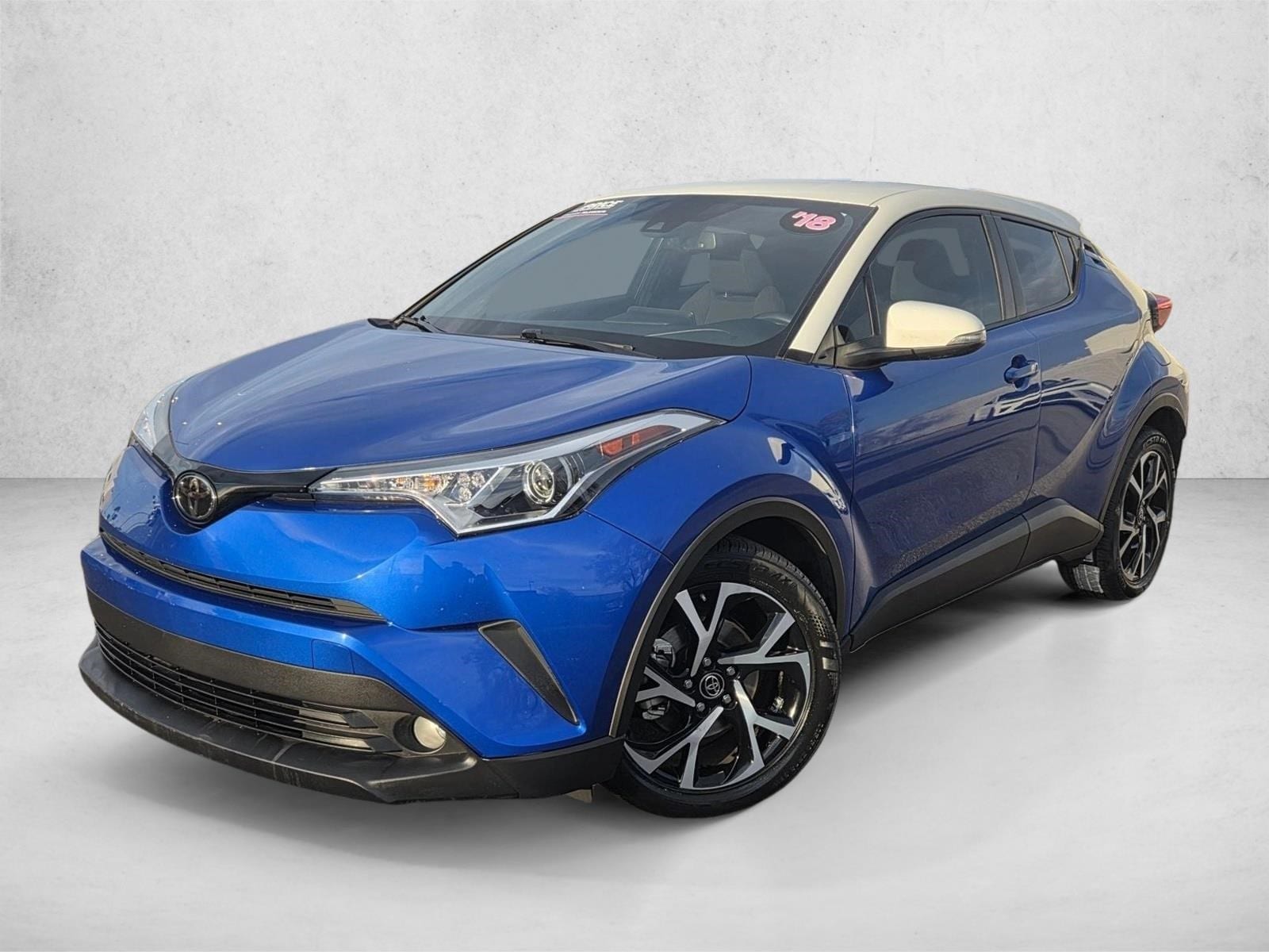 2018 Toyota C-HR XLE Premium's photo