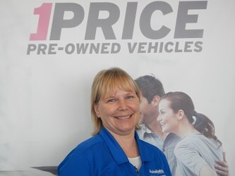 Staff member Lisa Abbott from ID_7e6b36068ad7