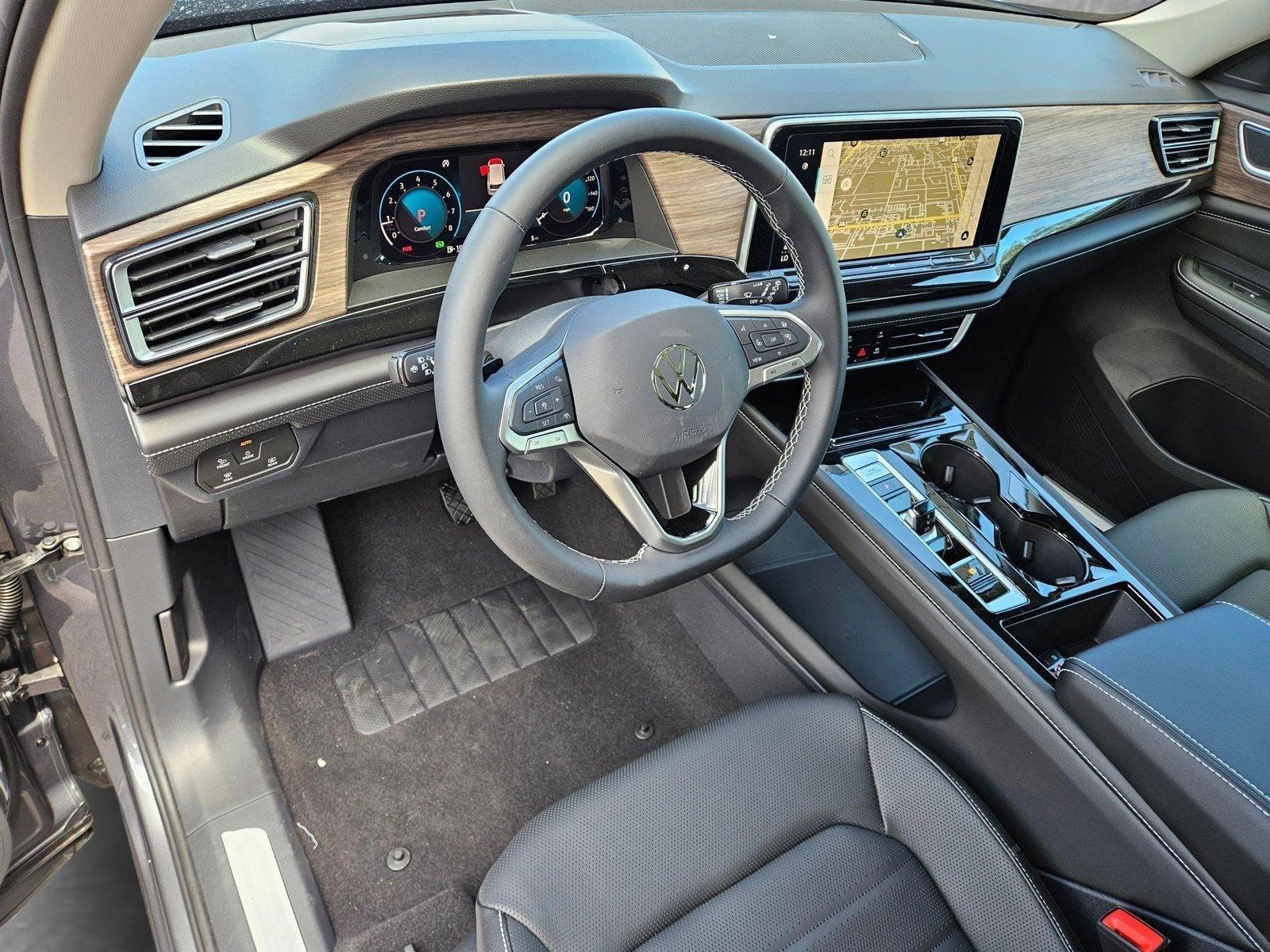2025 Volkswagen Atlas SEL photo 3