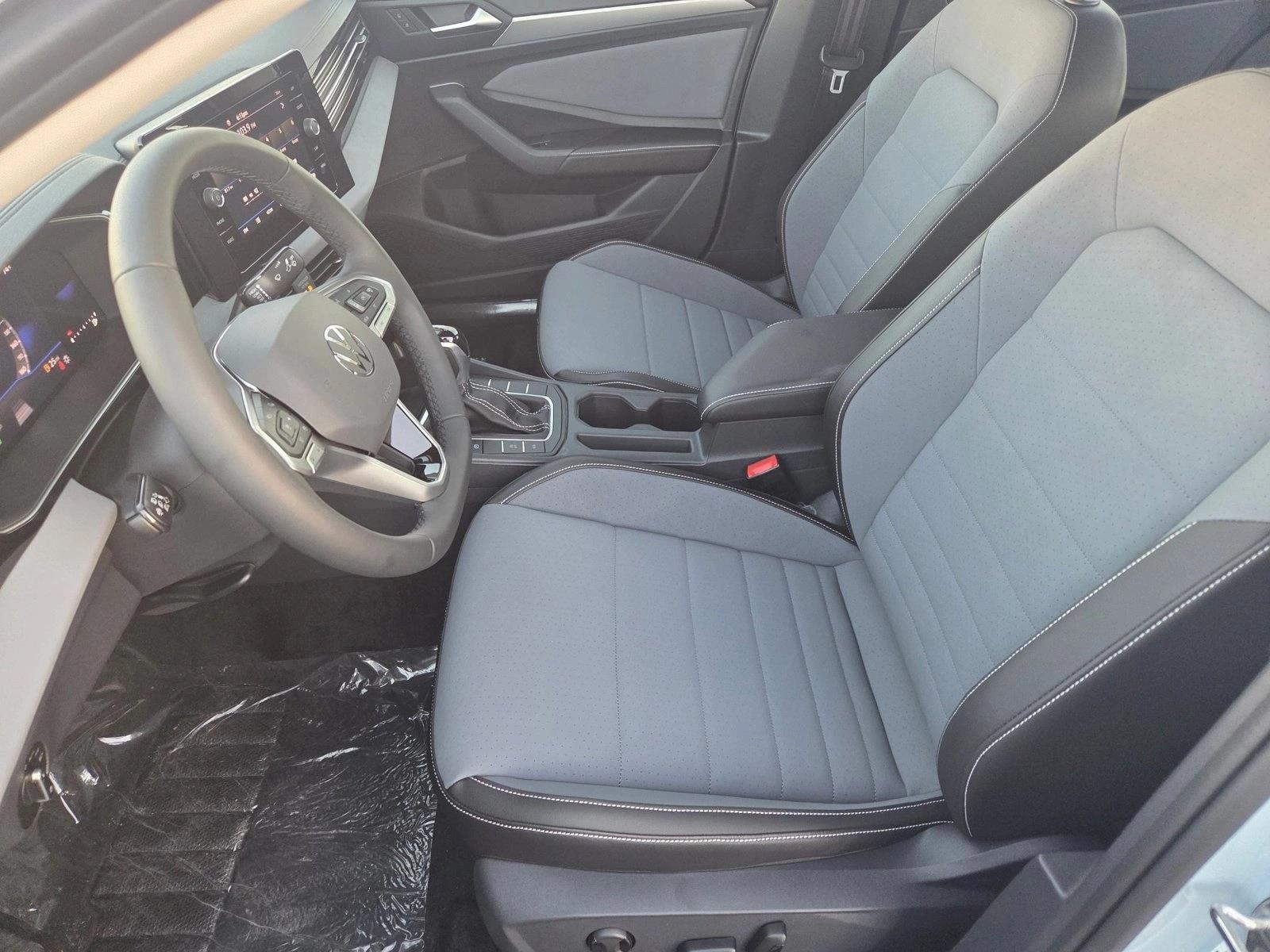 2026 Volkswagen Jetta 1.5T SE photo 3