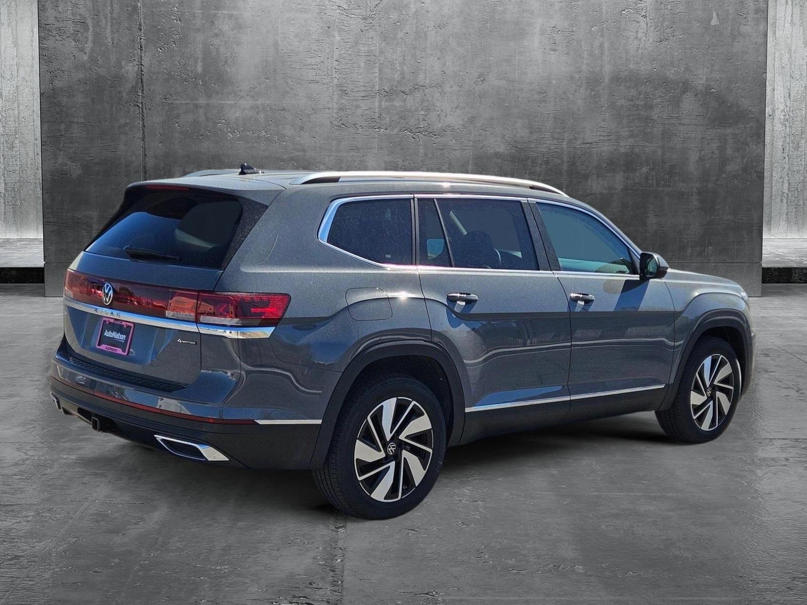 2025 Volkswagen Atlas SEL photo 2