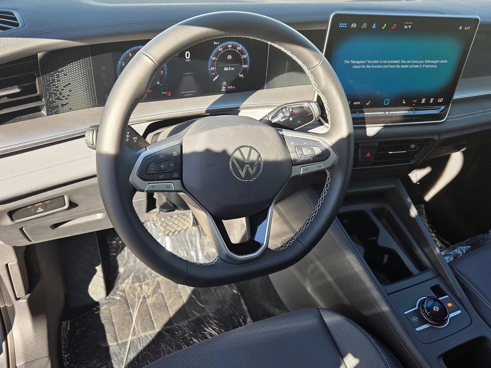 2025 Volkswagen Tiguan SE photo 3