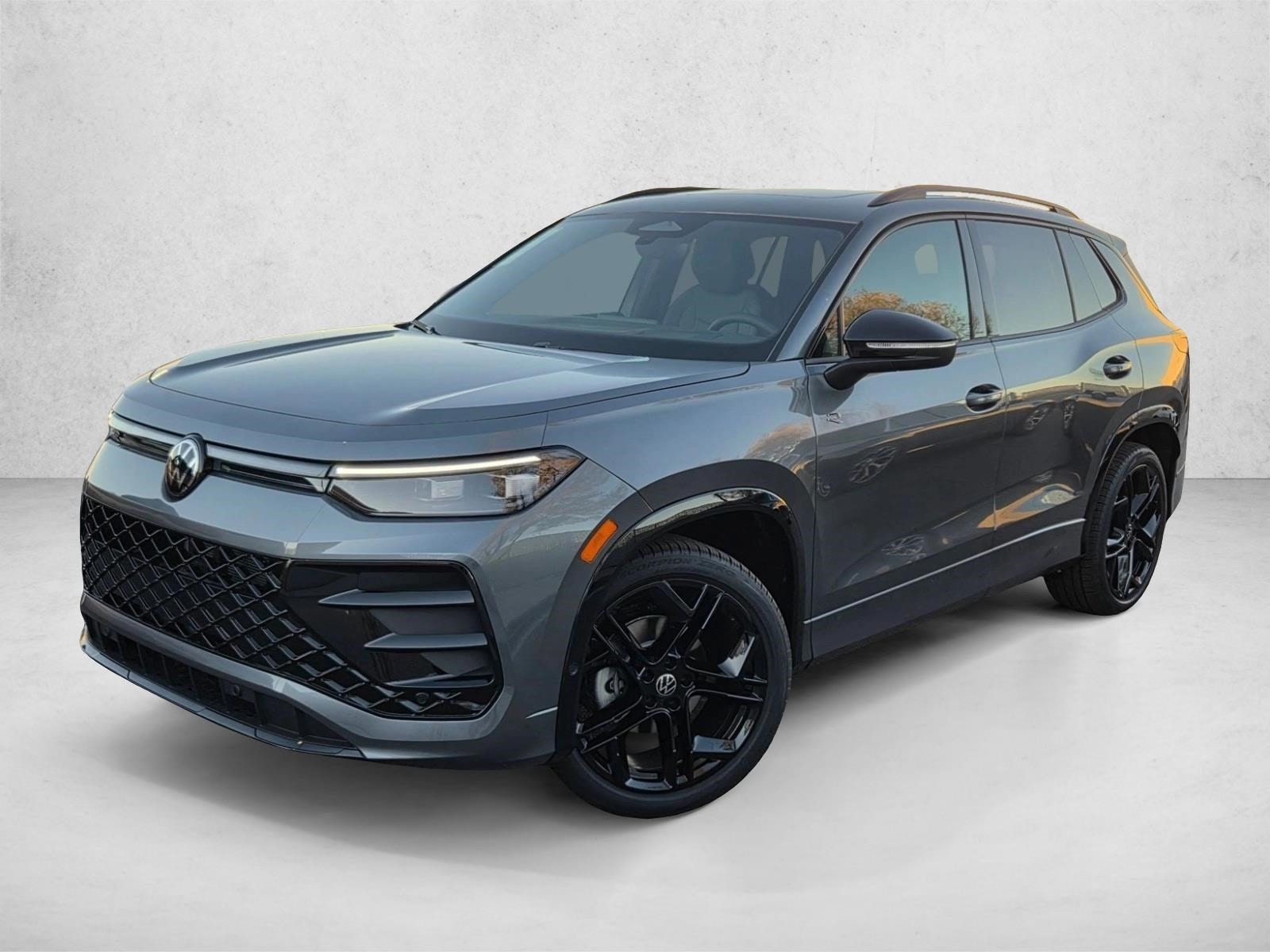 2026 Volkswagen Tiguan SE R-LINE BLACK's photo