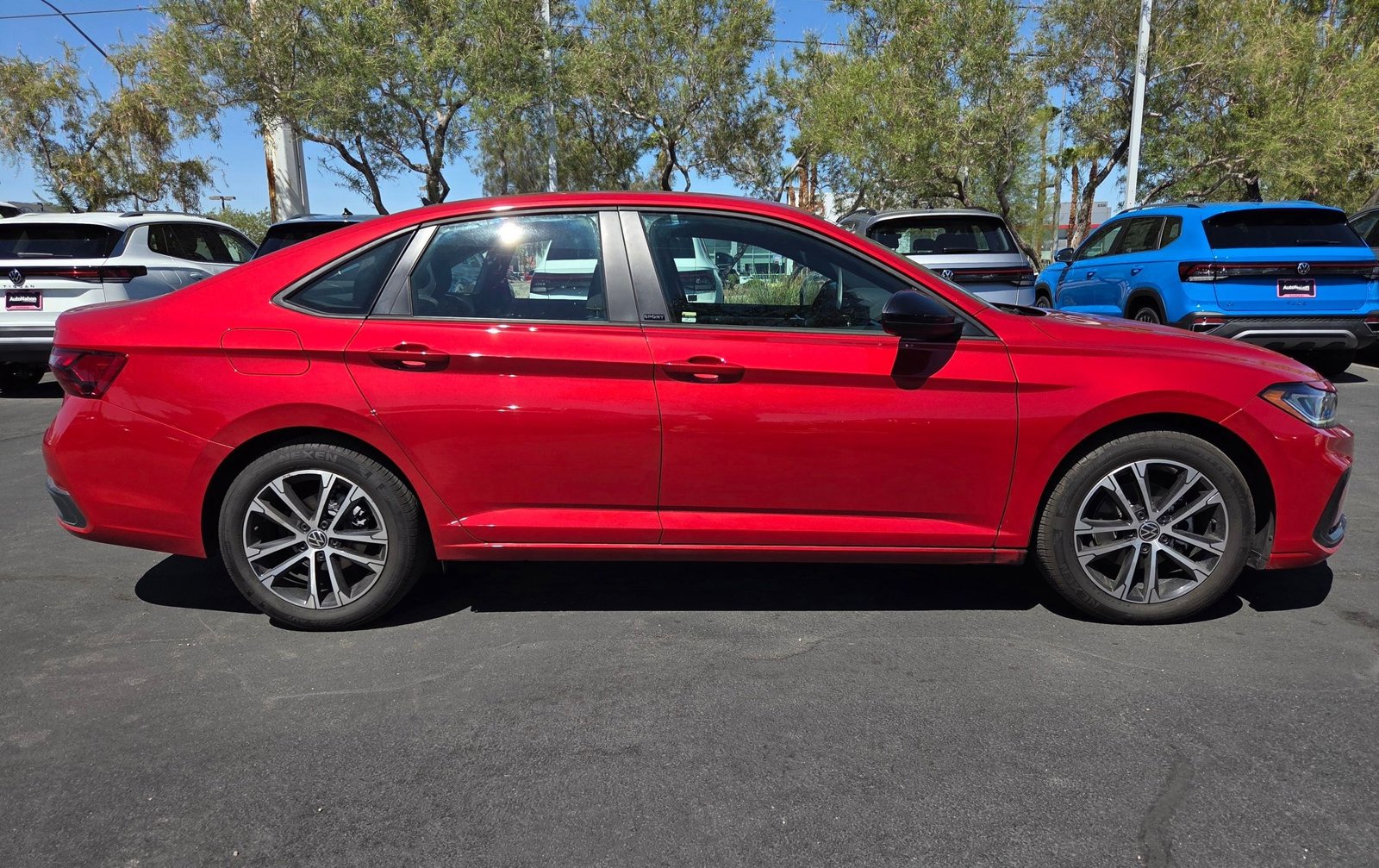 2025 Volkswagen Jetta 1.5T Sport photo 3