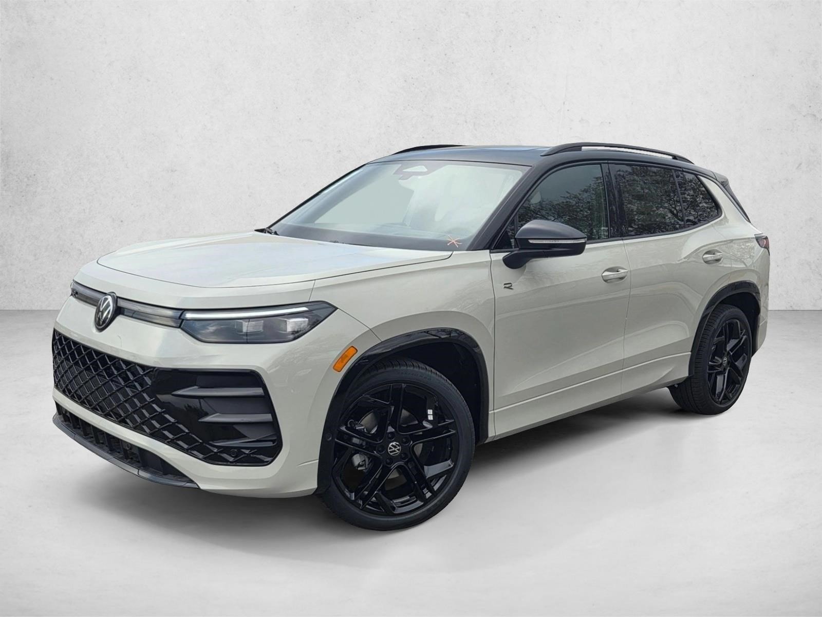 2026 Volkswagen Tiguan SE R-LINE BLACK's photo