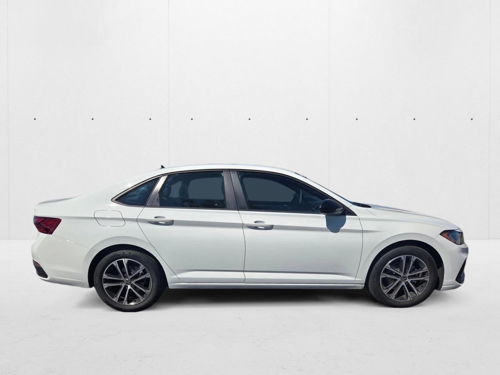 2025 Volkswagen Jetta 1.5T Sport photo 4