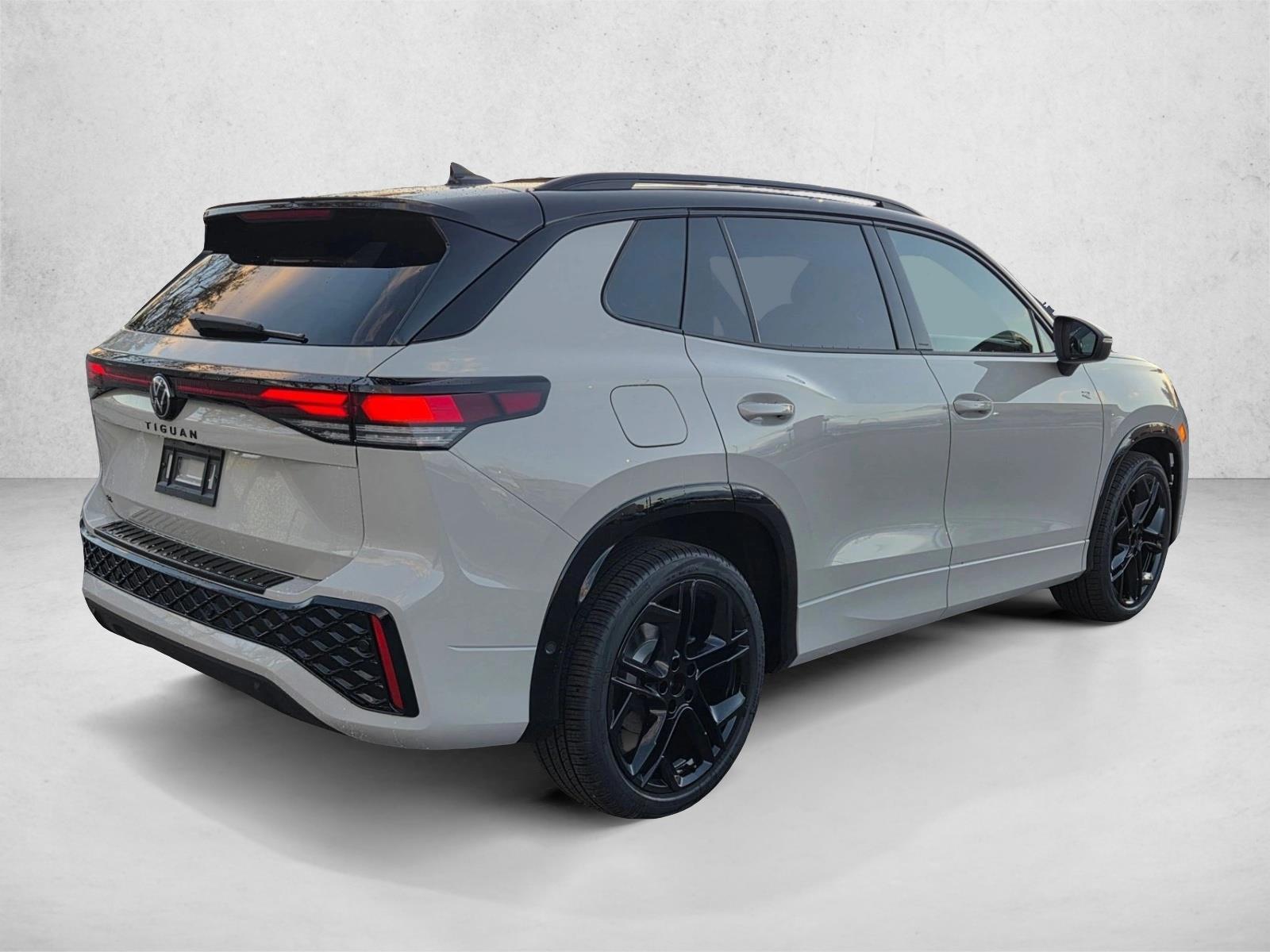 2026 Volkswagen Tiguan SE R-Line Black photo 2