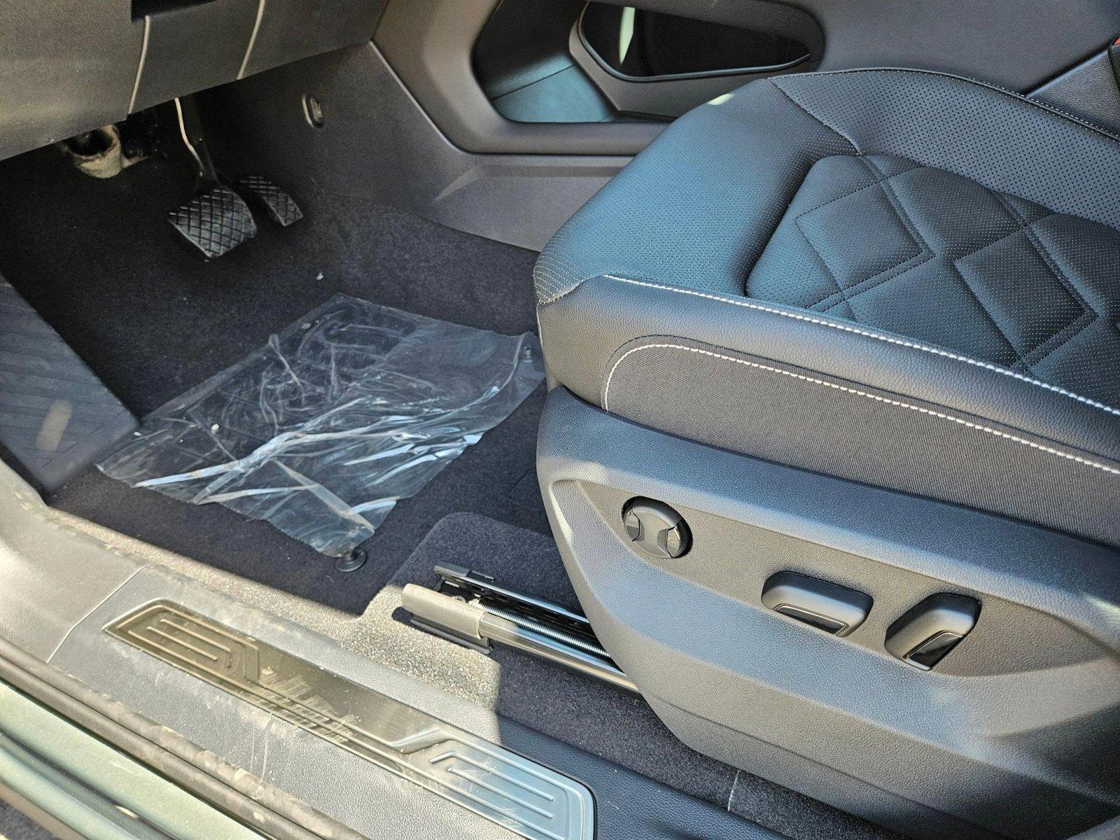 2025 Volkswagen Atlas SE Technology photo 4