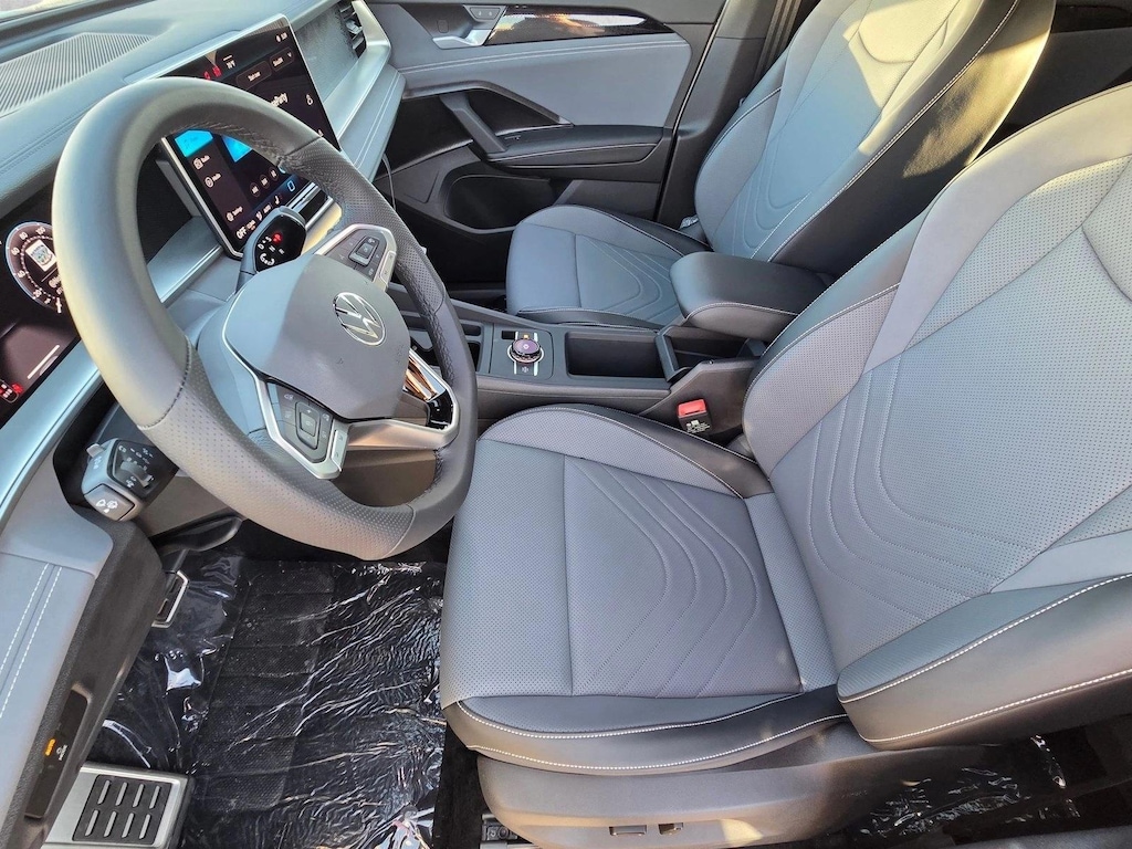 New 2026 Volkswagen Tiguan 2.0T SE R-Line Black SUV