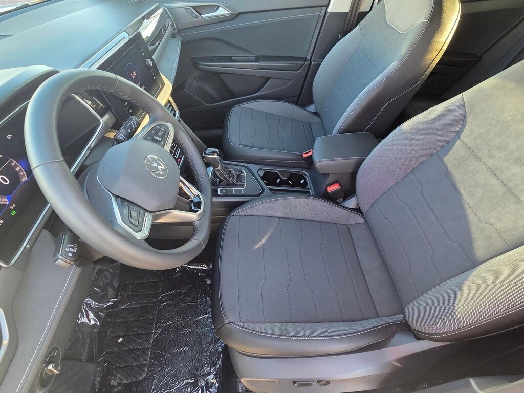 New 2026 Volkswagen Taos 1.5T SE Black SUV