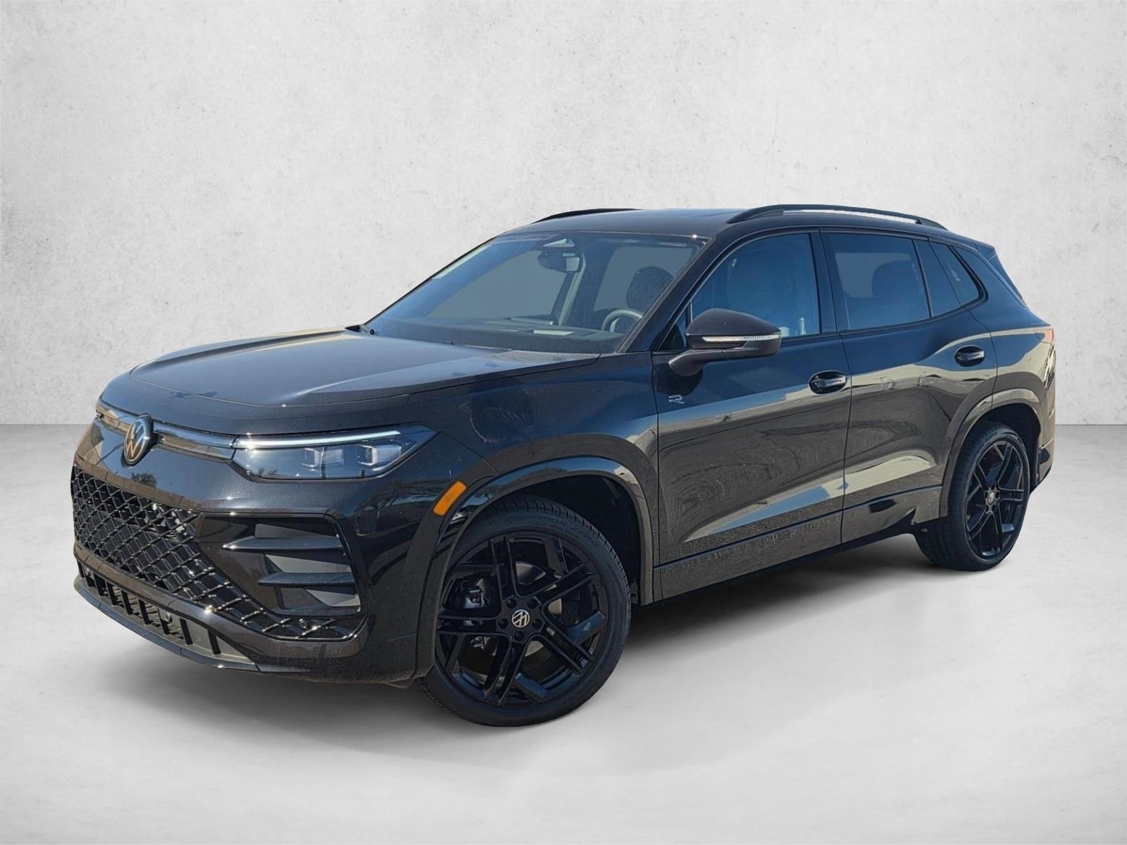 2026 Volkswagen Tiguan SE R-LINE BLACK's photo