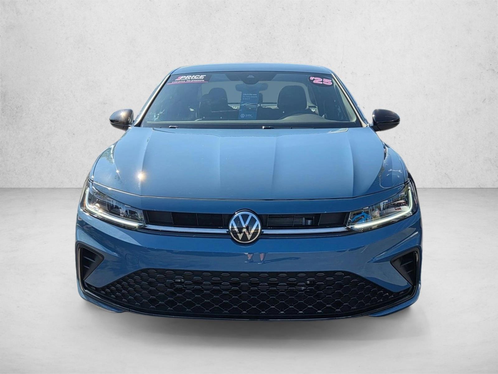 2025 Volkswagen Jetta 1.5T Sport photo 2