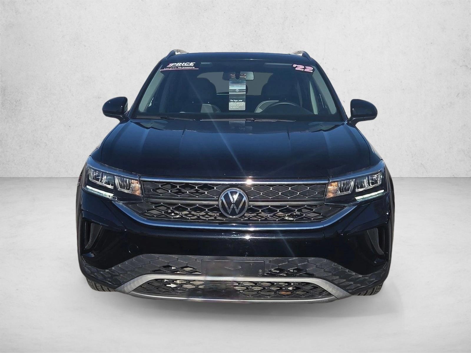 2022 Volkswagen Taos SE photo 2