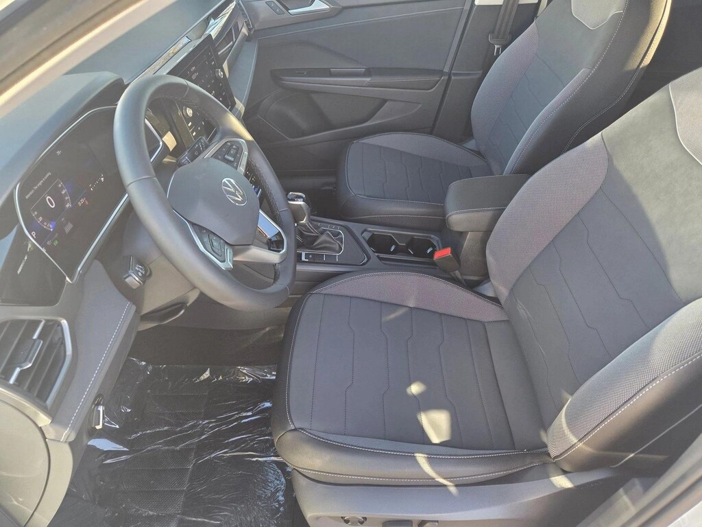 New 2026 Volkswagen Taos 1.5T SE Black SUV