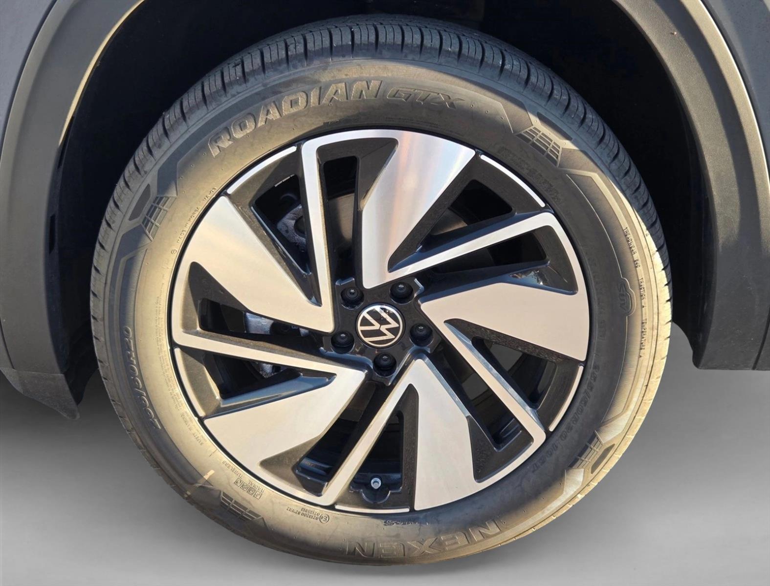 2026 Volkswagen Atlas SE w/Tech - Photo 10