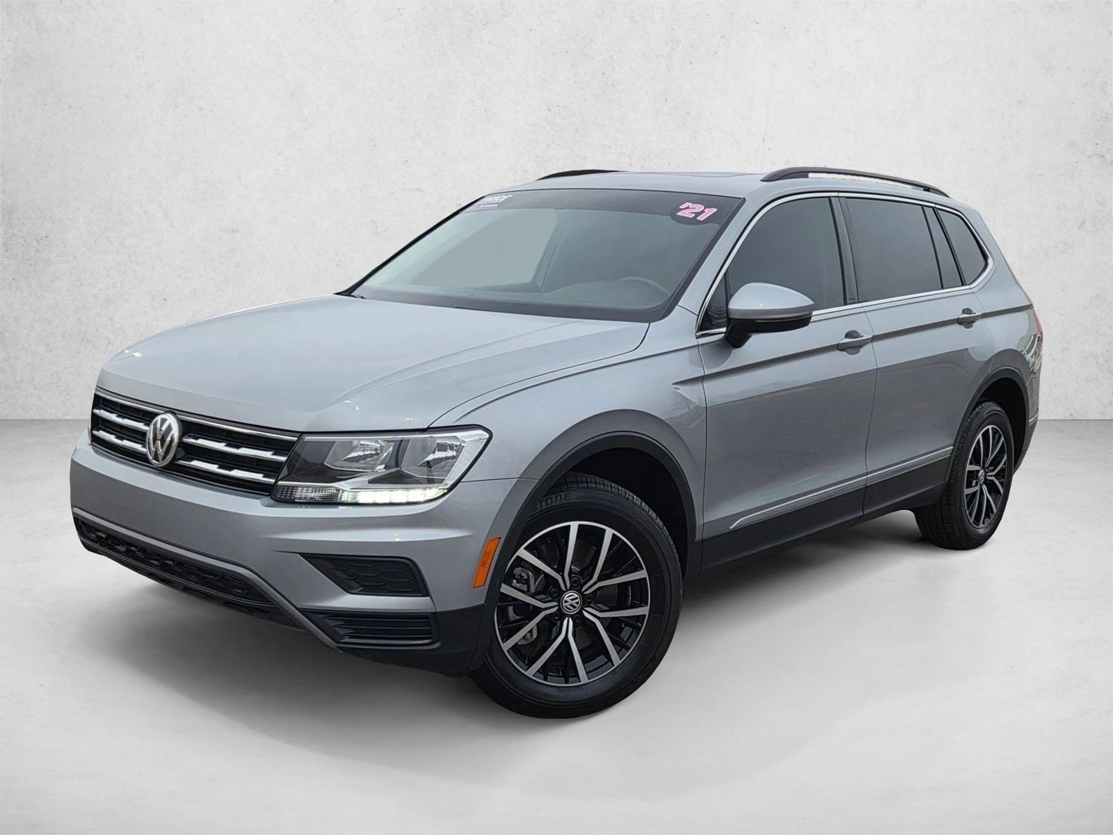 2021 Volkswagen Tiguan SE's photo