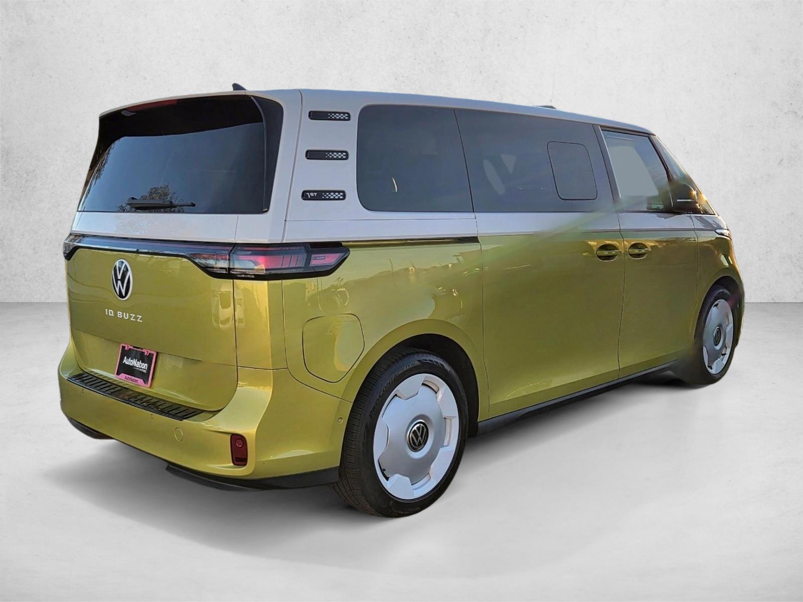 2025 Volkswagen ID. Buzz photo 2
