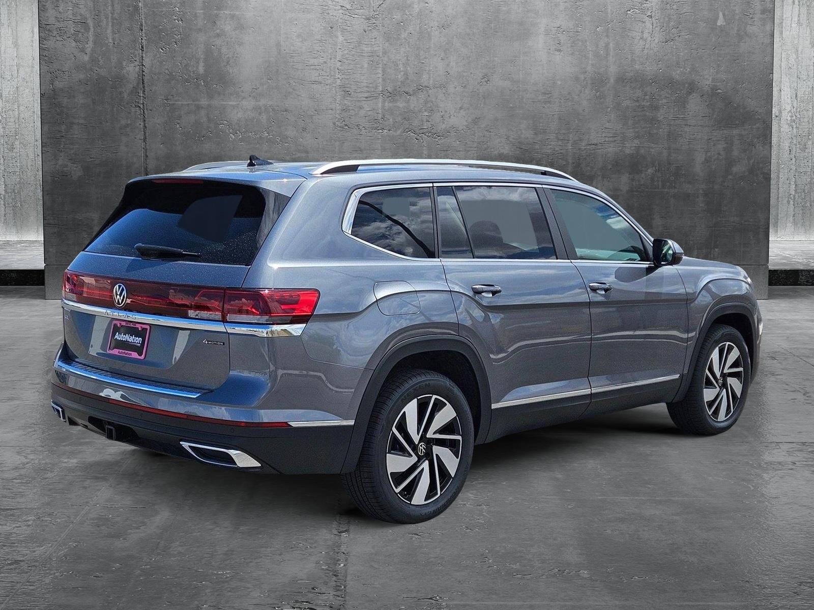 2025 Volkswagen Atlas SEL photo 2