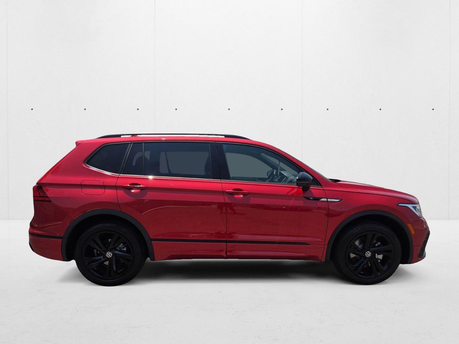 2024 Volkswagen Tiguan SE R-Line Black photo 4