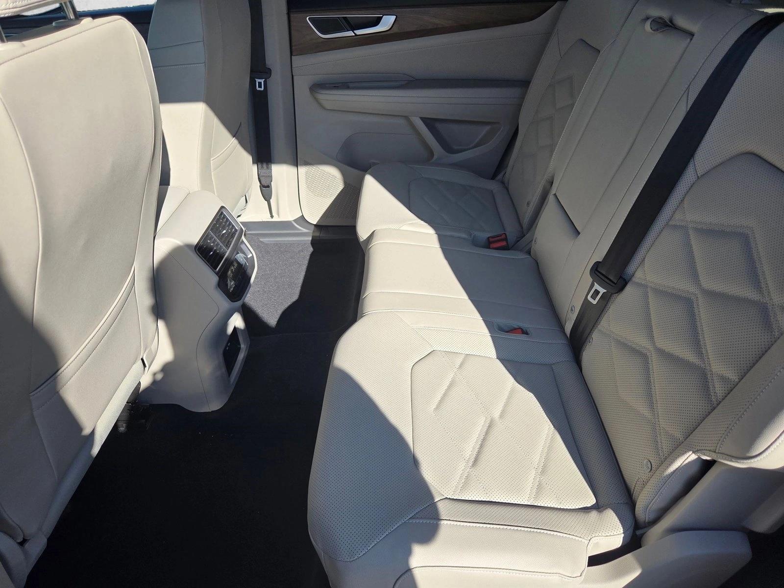 2026 Volkswagen Atlas SE w/Tech - Photo 15