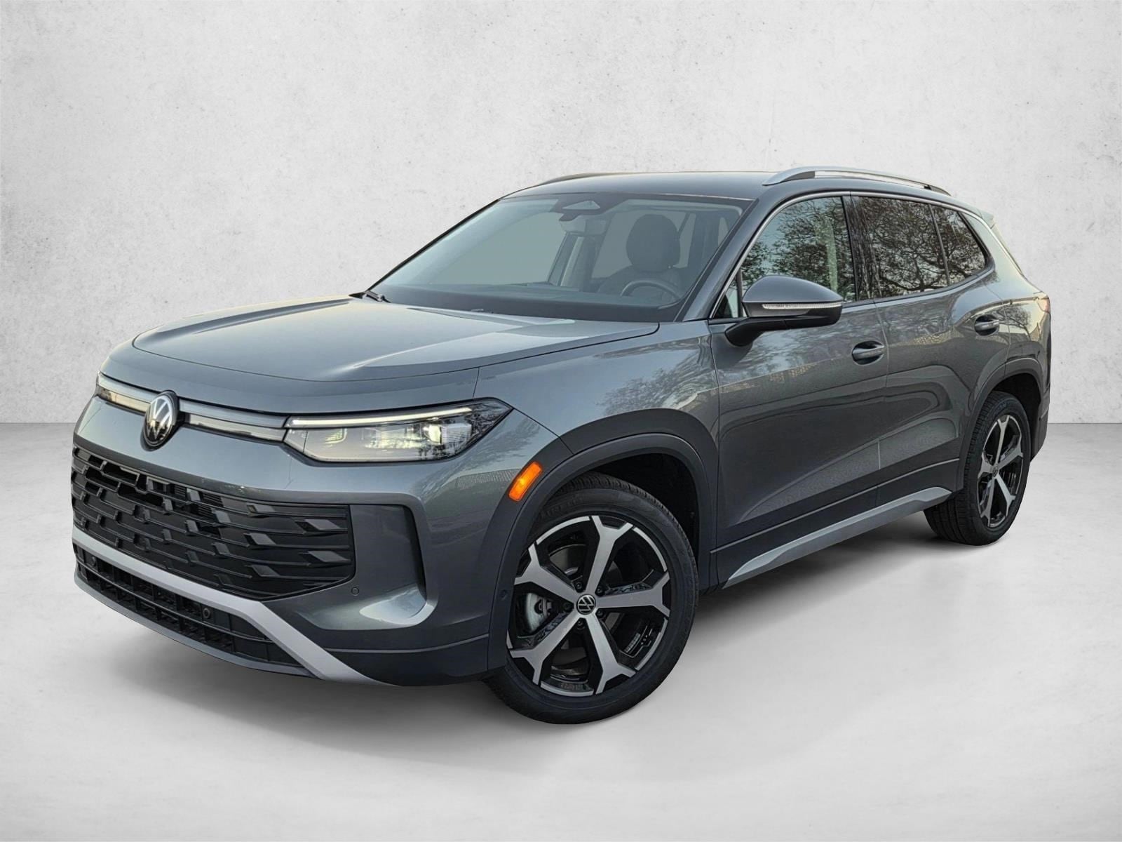 2026 Volkswagen Tiguan SE's photo