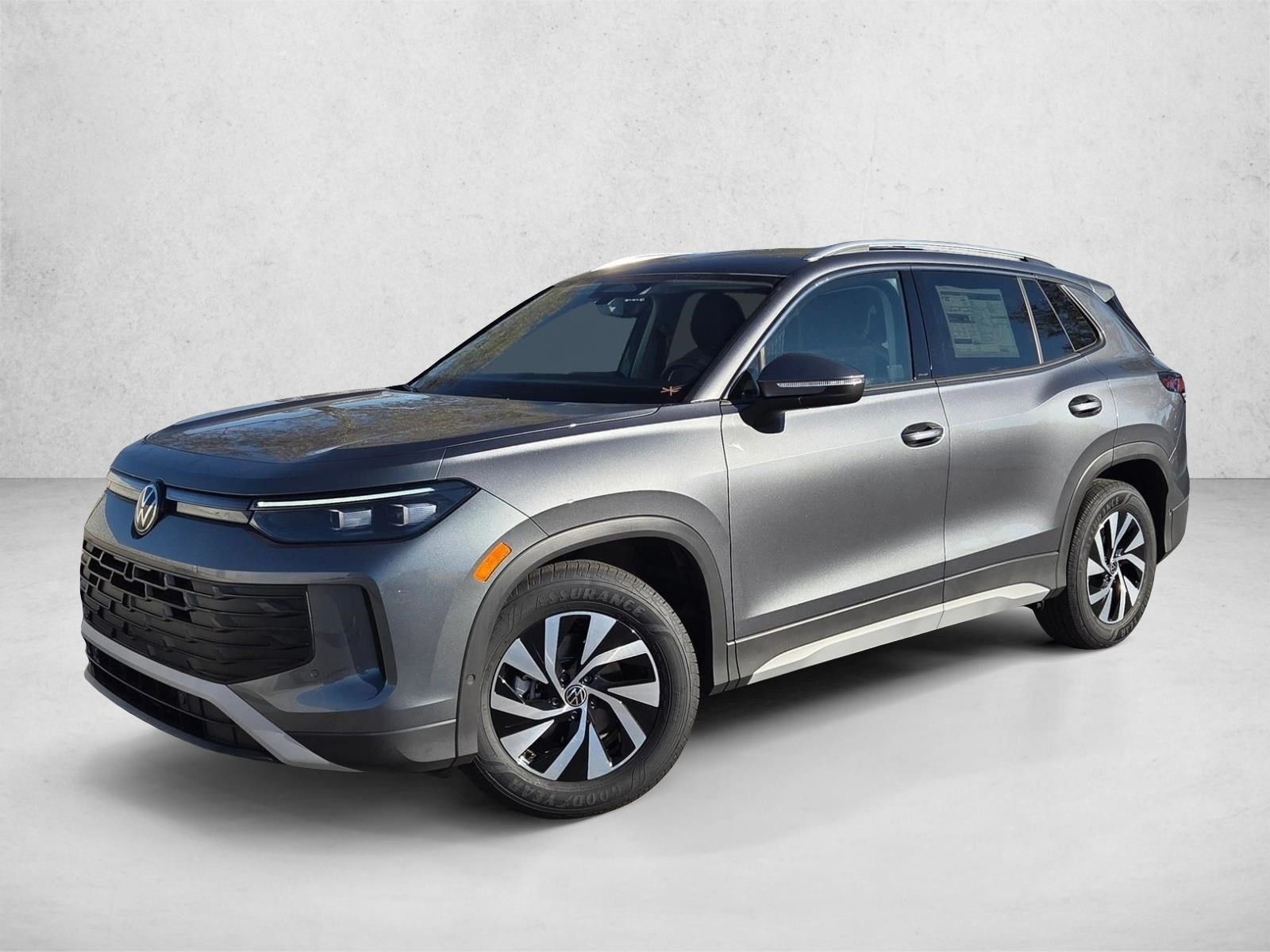 2025 Volkswagen Tiguan S's photo