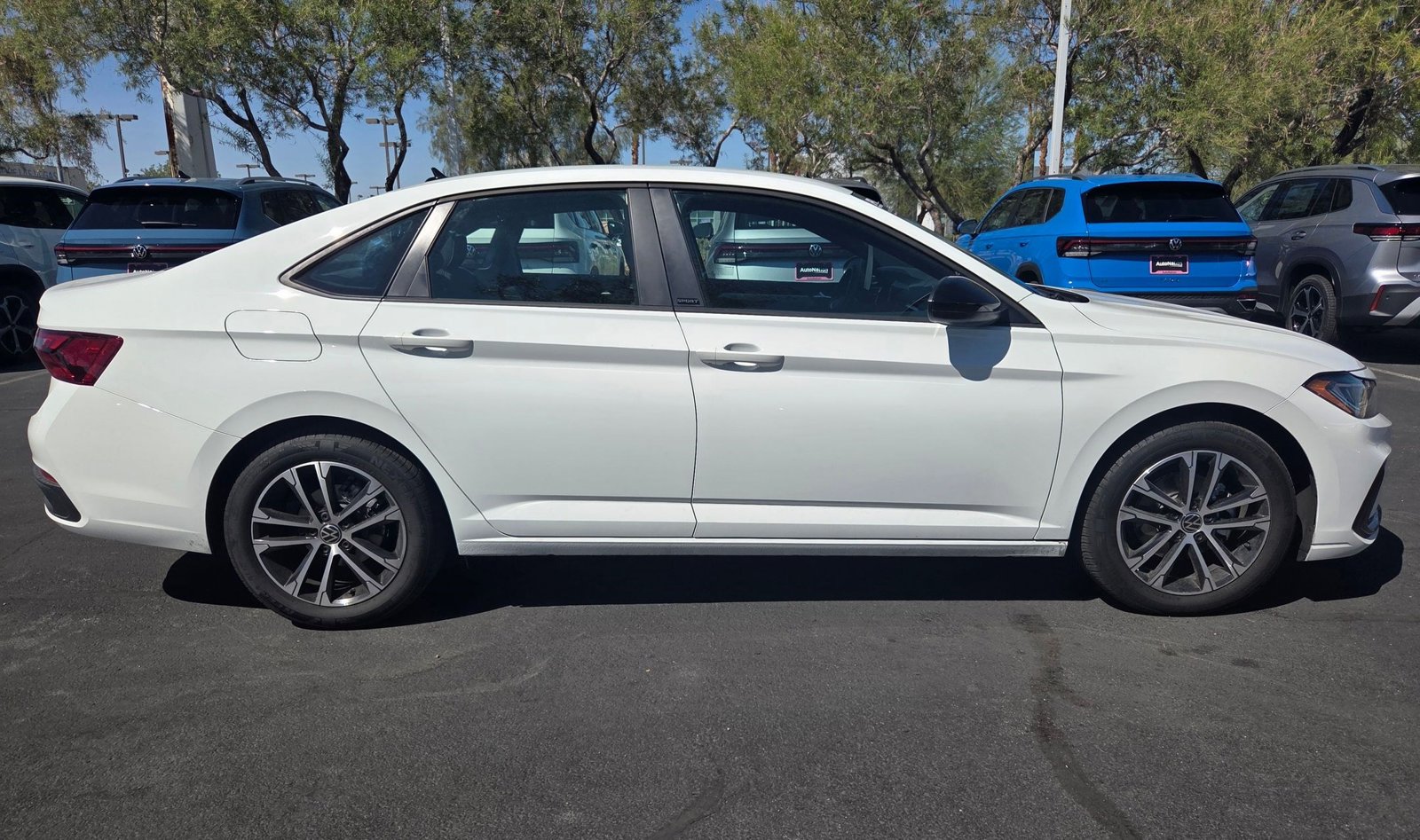 2025 Volkswagen Jetta 1.5T Sport photo 4