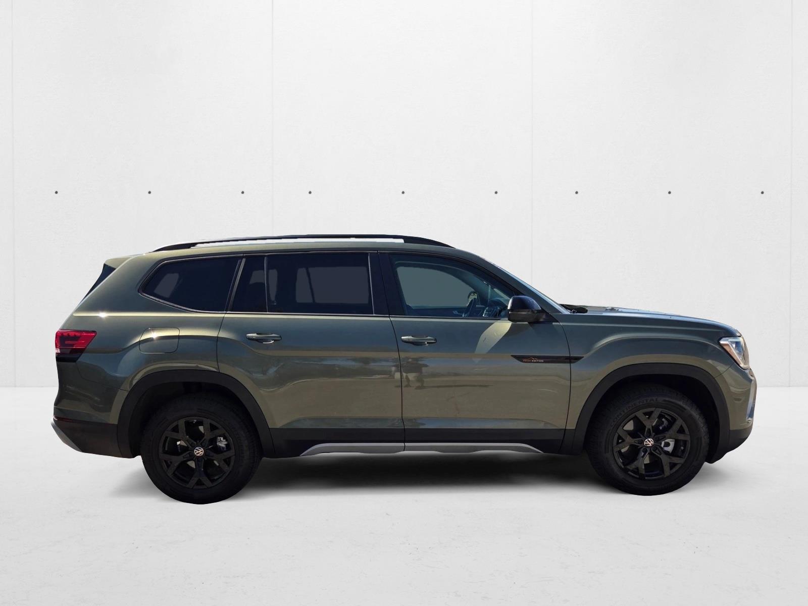 2024 Volkswagen Atlas Peak Edition SE Technology photo 3