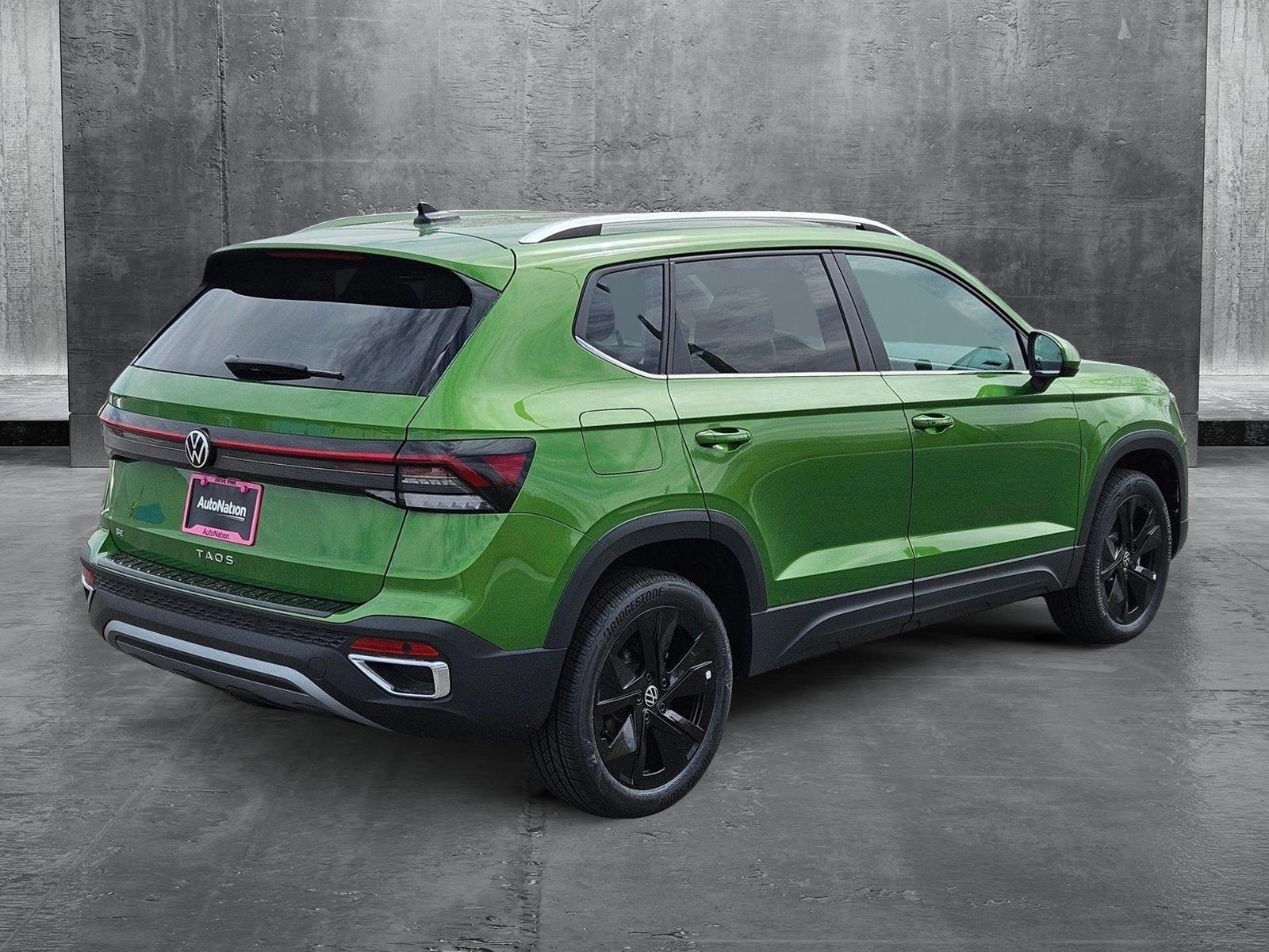2025 Volkswagen Taos SE photo 2