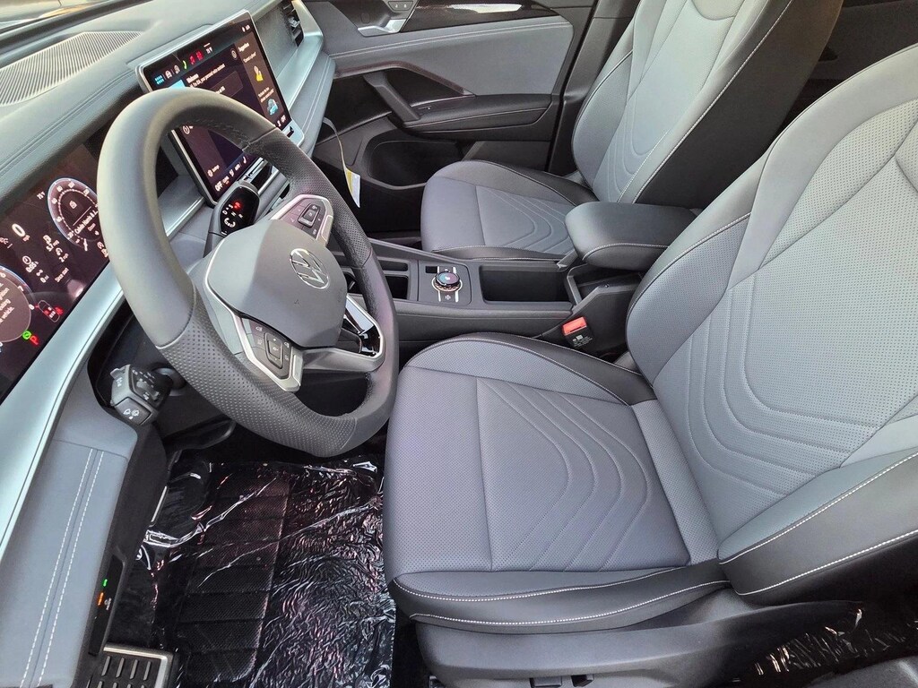 New 2026 Volkswagen Tiguan 2.0T SE R-Line Black SUV