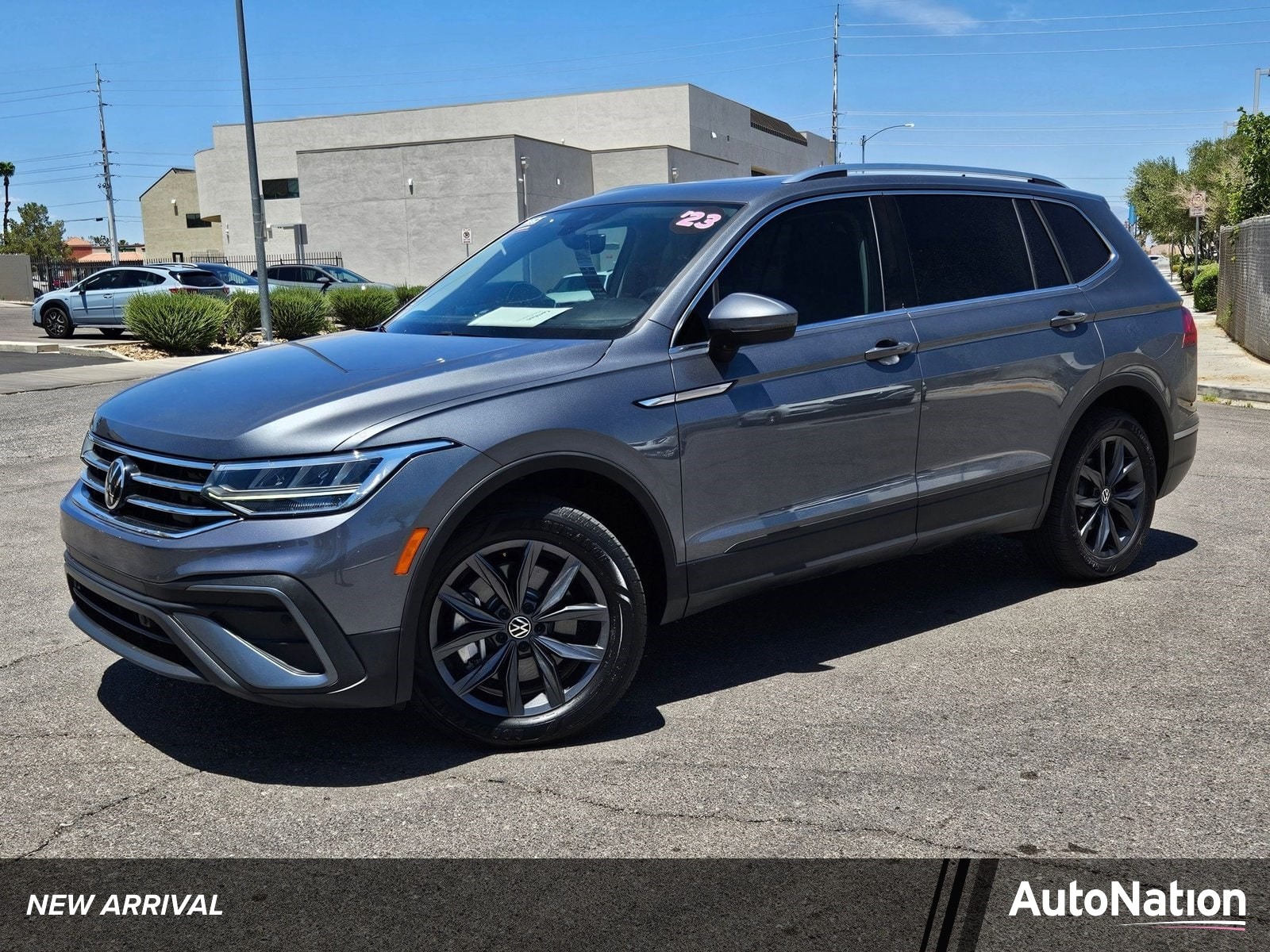 2023 Volkswagen Tiguan 2.0T SE's photo