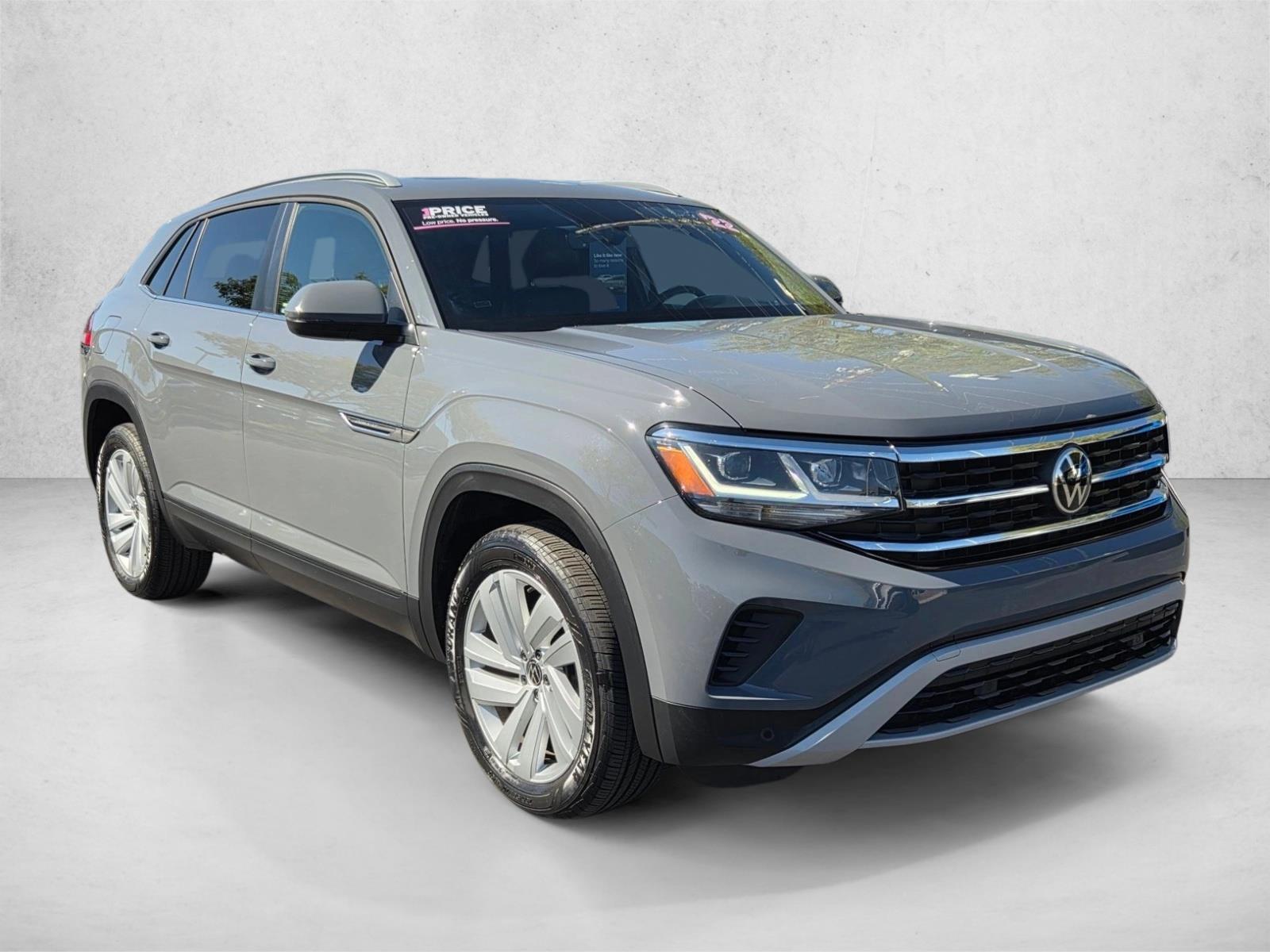 2022 Volkswagen Atlas Cross Sport V6 SE Technology photo 3