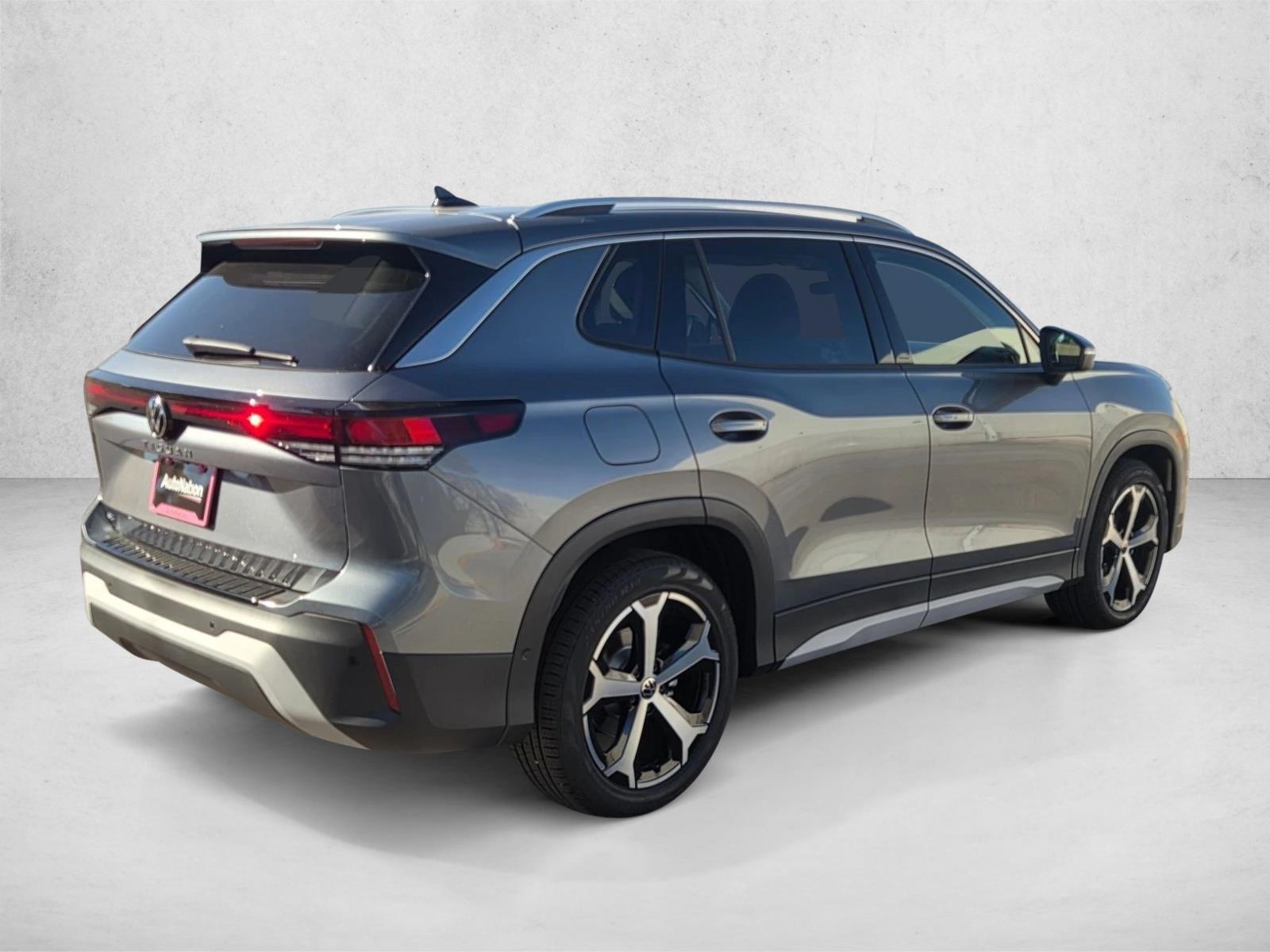 2025 Volkswagen Tiguan SE photo 2