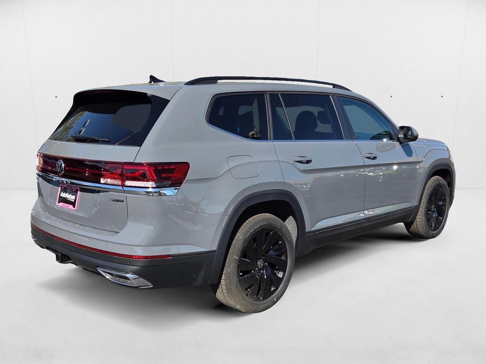 2026 Volkswagen Atlas SE w/Tech - Photo 2