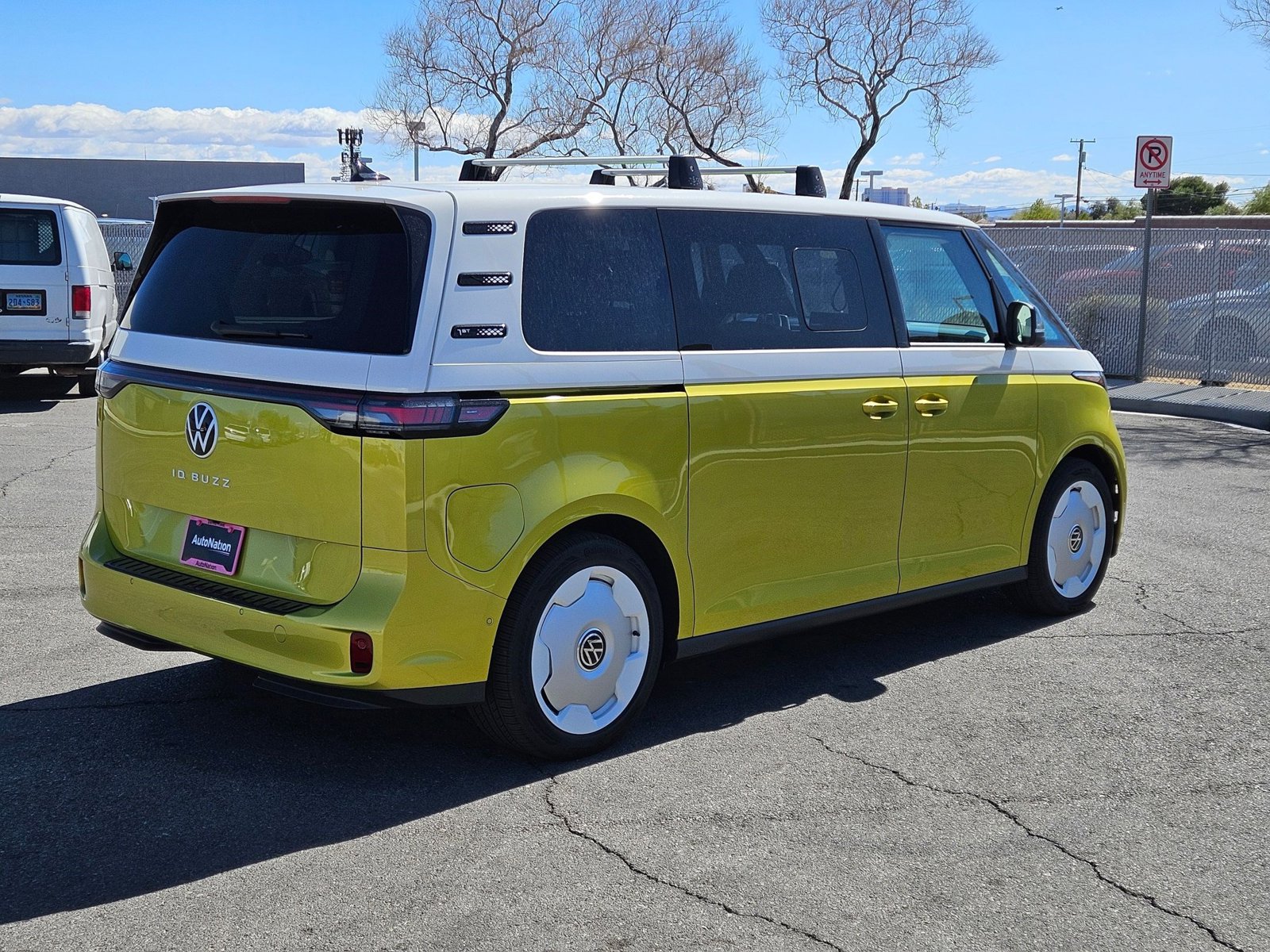 2025 Volkswagen ID. Buzz photo 2