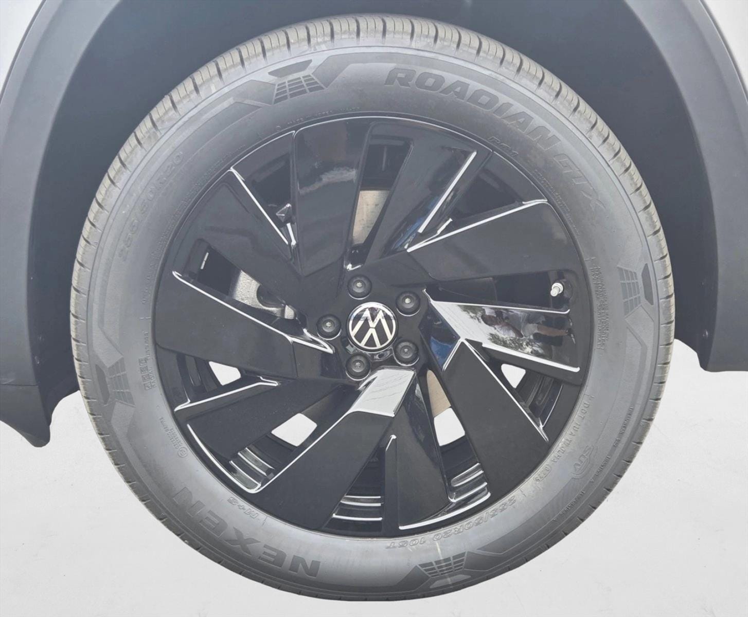 2026 Volkswagen Atlas SE w/Tech - Photo 10