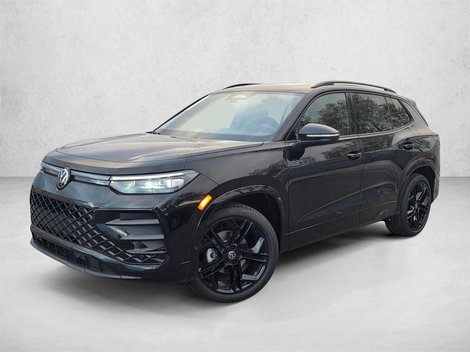 2026 Volkswagen Tiguan SE R-LINE BLACK's photo