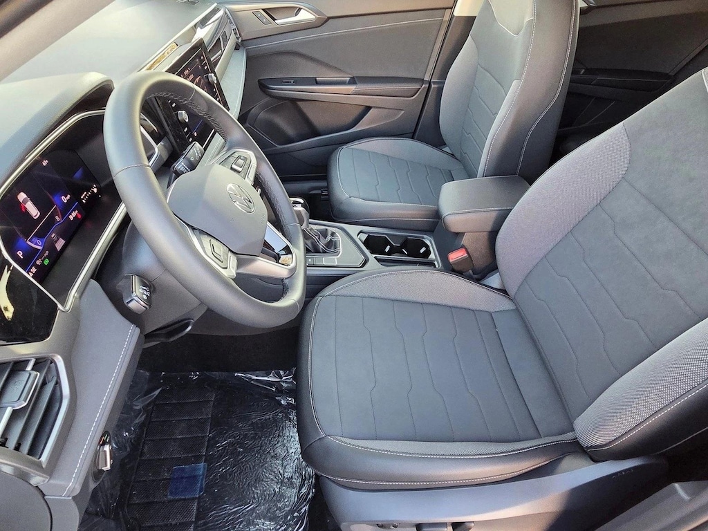 New 2026 Volkswagen Taos 1.5T SE Black SUV