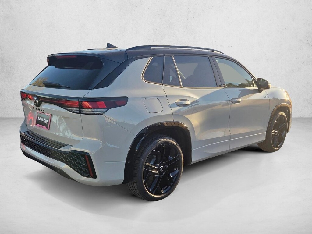 New 2026 Volkswagen Tiguan 2.0T SE SUV