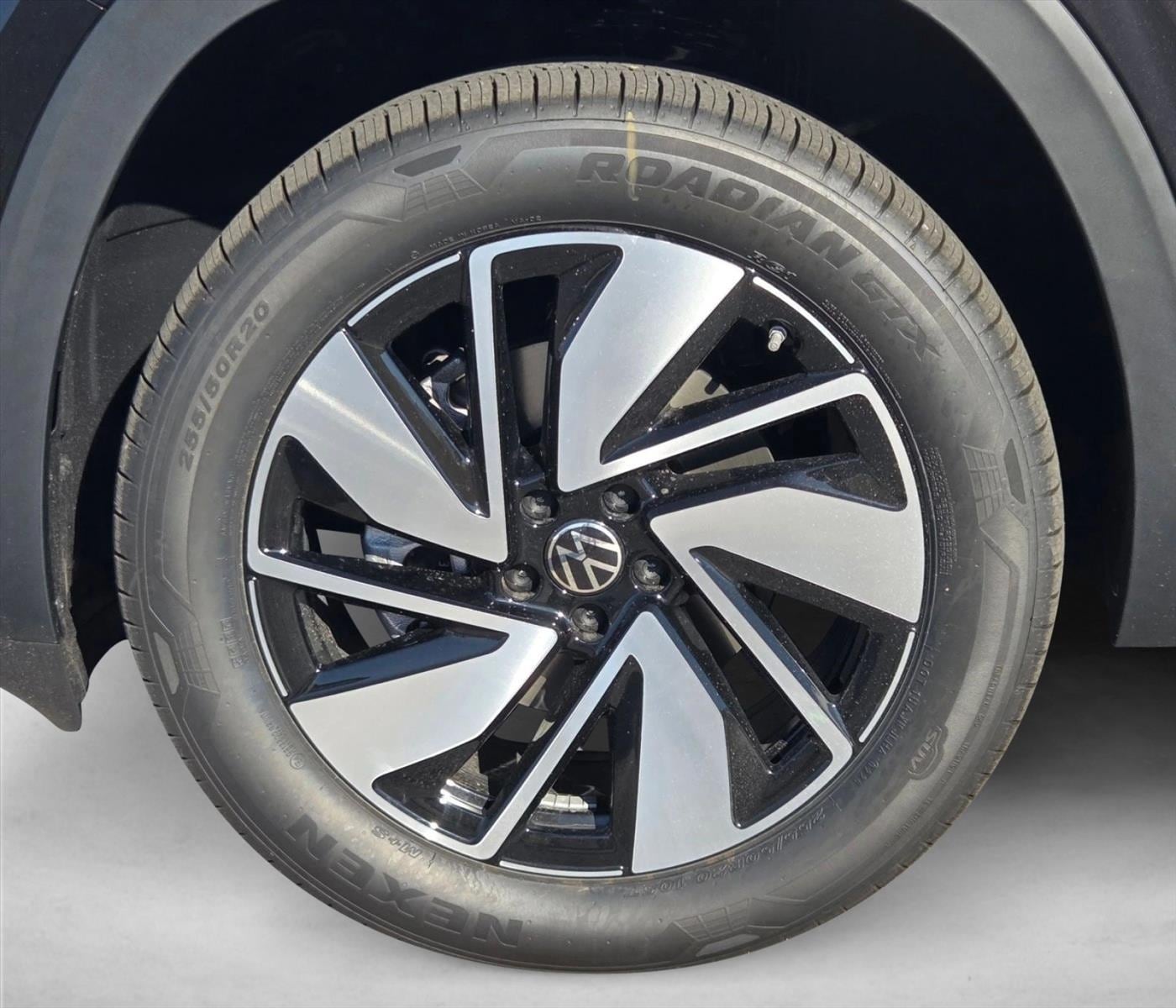 2026 Volkswagen Atlas SE w/Tech - Photo 10