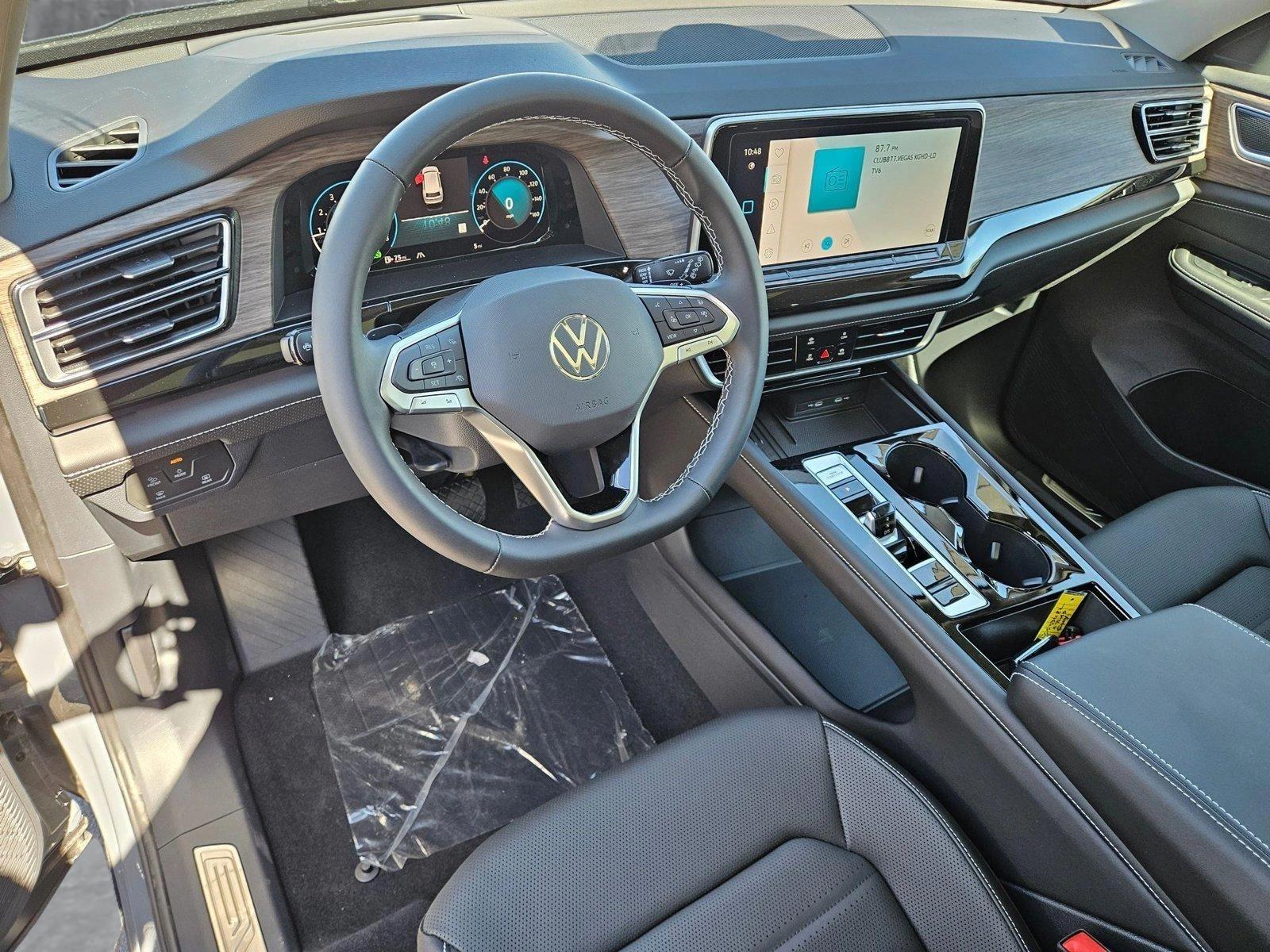 2025 Volkswagen Atlas SEL photo 3