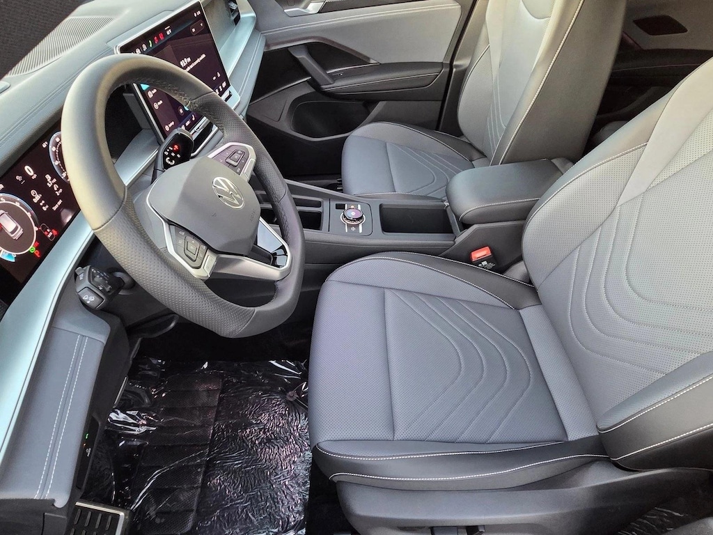 New 2026 Volkswagen Tiguan 2.0T SE R-Line Black SUV