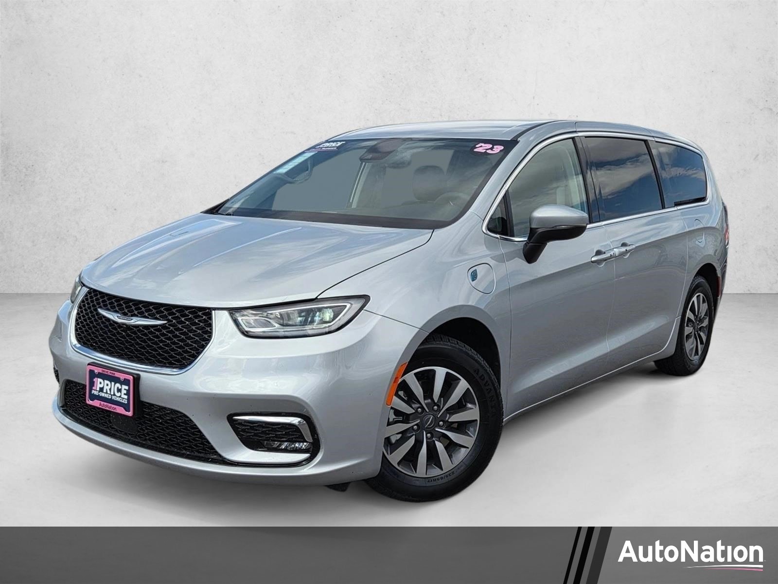 2023 Chrysler Pacifica Hybrid Touring L Hybrid's photo