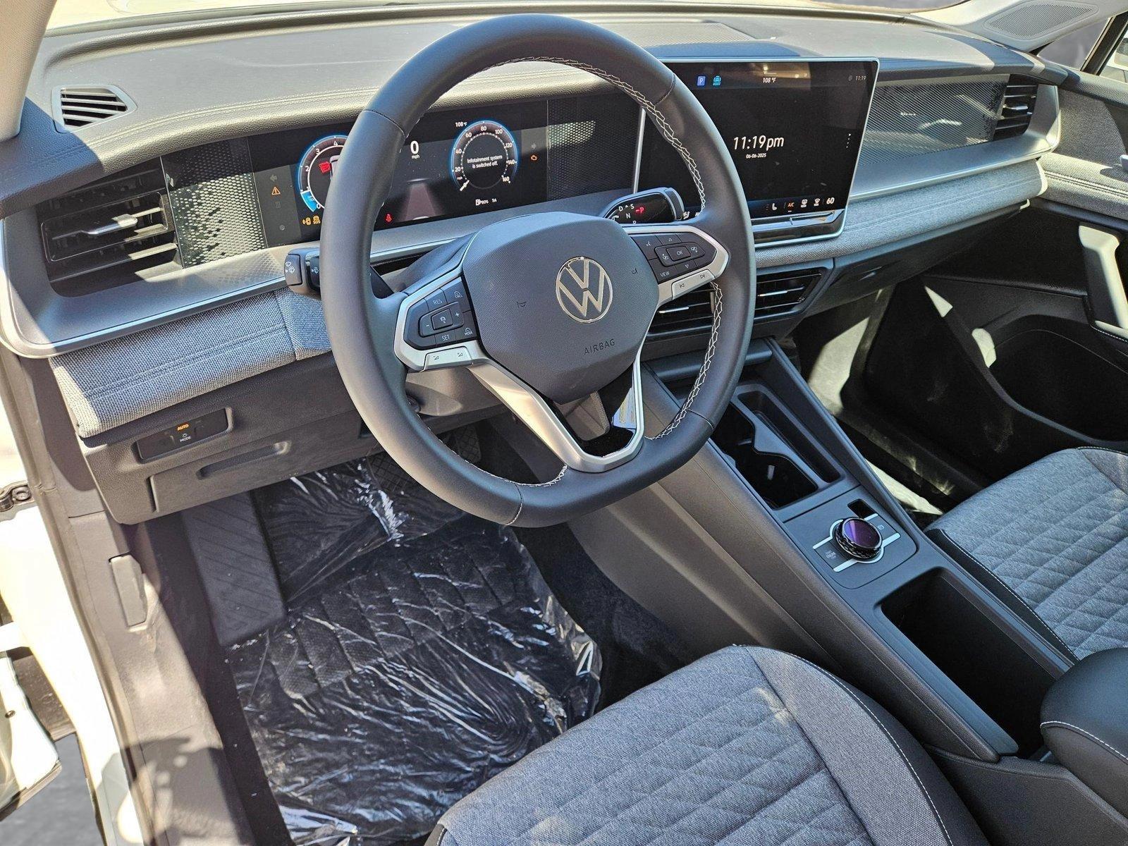 2025 Volkswagen Tiguan S photo 3