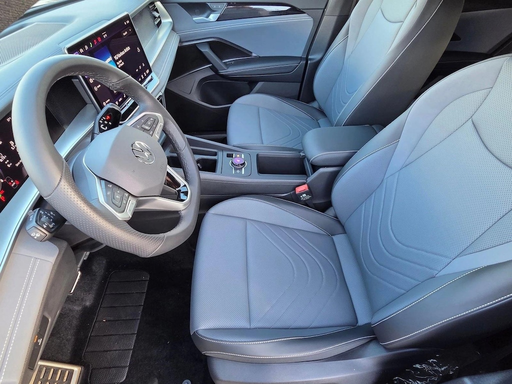 New 2026 Volkswagen Tiguan 2.0T SE R-Line Black SUV