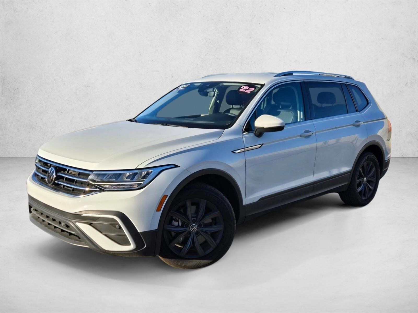 2022 Volkswagen Tiguan SE's photo