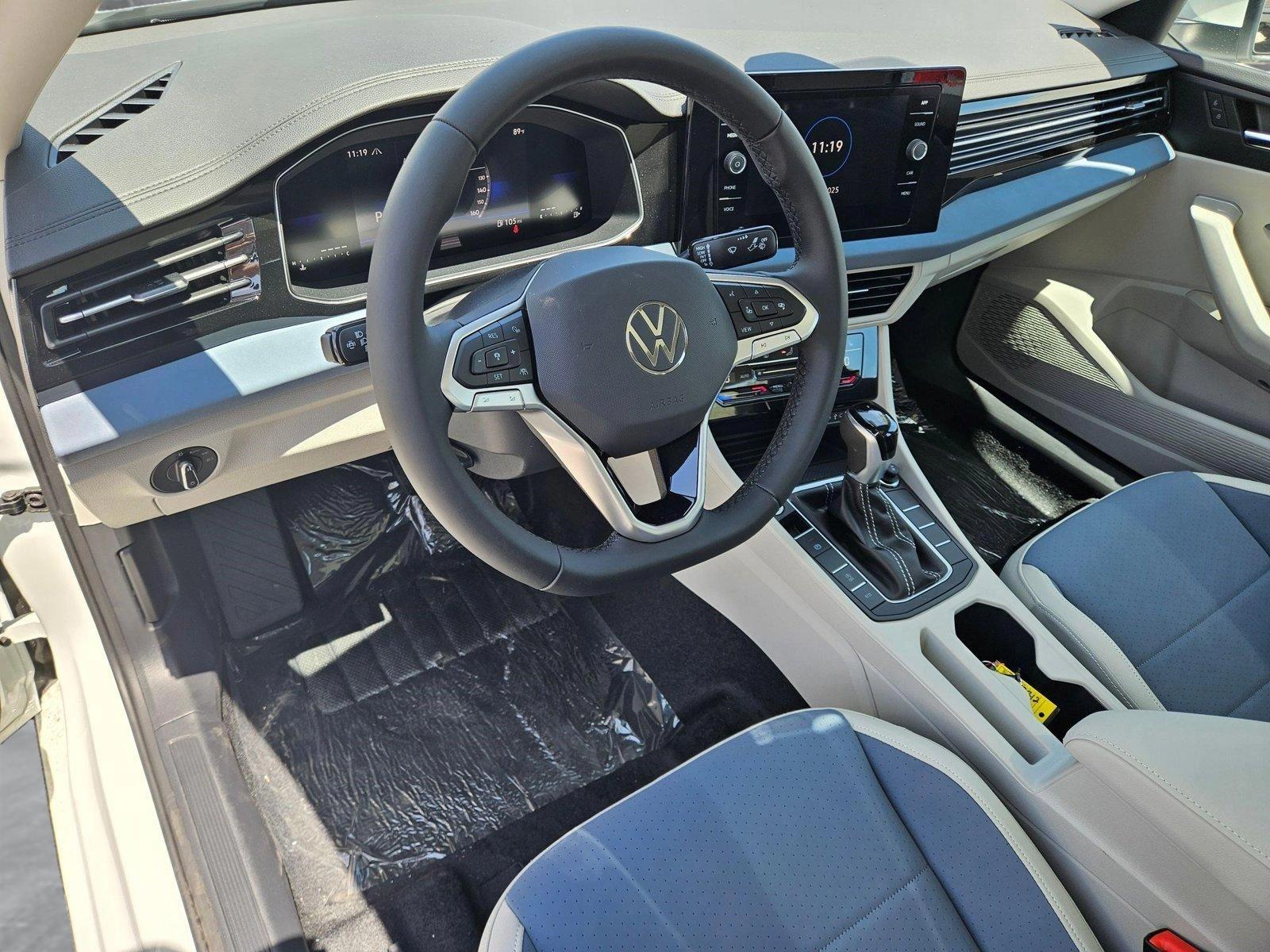 2025 Volkswagen Jetta 1.5T SE photo 3