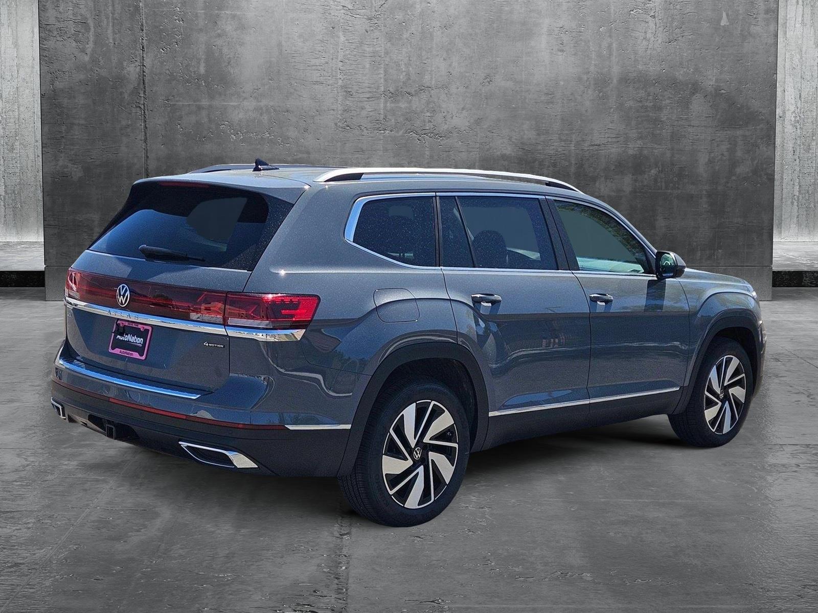 2025 Volkswagen Atlas SEL photo 2